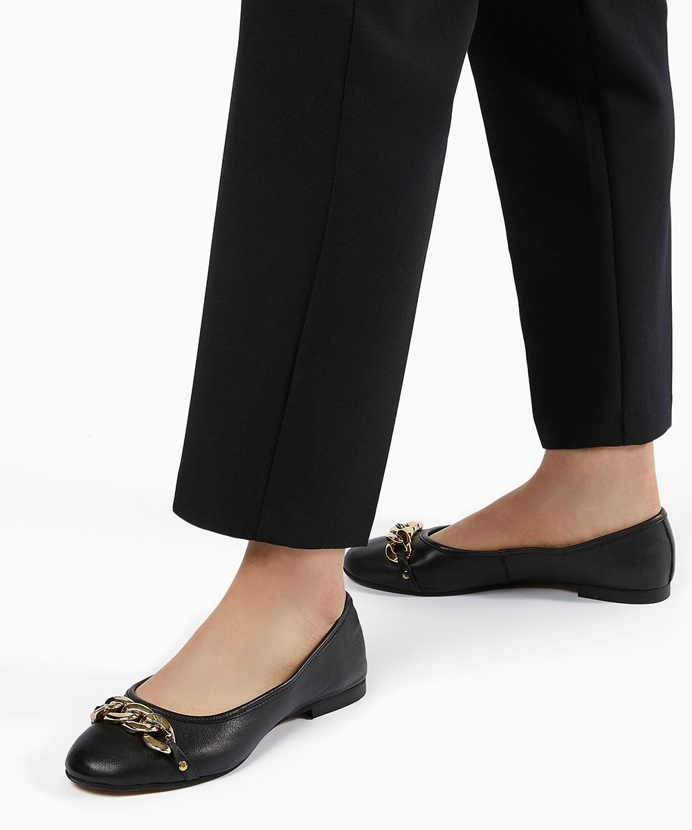 Upgrade your everyday footwear selection with these leather ballet flats. This slip-on style features an on-trend curb chain trim.