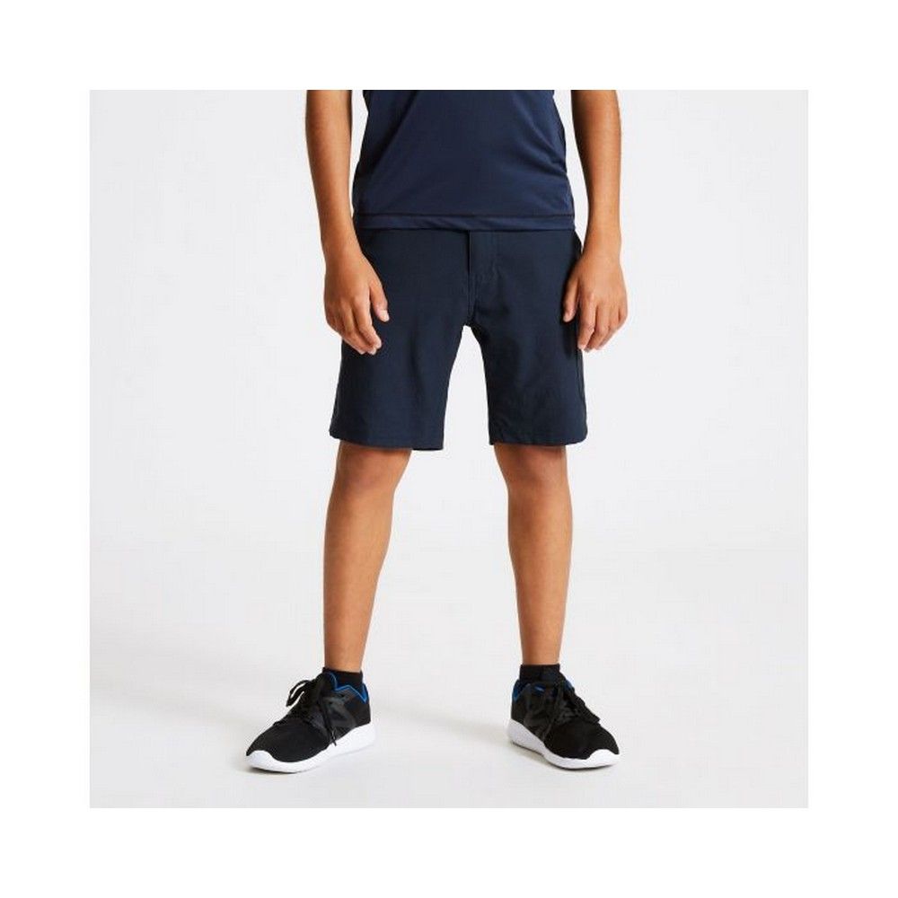 Kids lightweight water-resistant shorts. Quick drying. Zip fly opening. Multiple pockets. 1 x zipped patch pocket. Materials: 92% polyamide, 8% elastane.