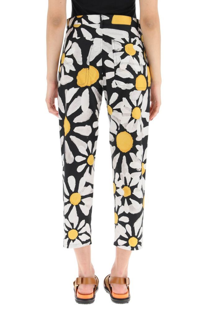 Marni cropped pants in cotton poplin enriched by all over Euphoria floral print featuring concealed zip fastening with button, two slash pockets and two rear patch pockets. Loose fit with low crotch. The model is 177 cm tall and wears a size IT 38.