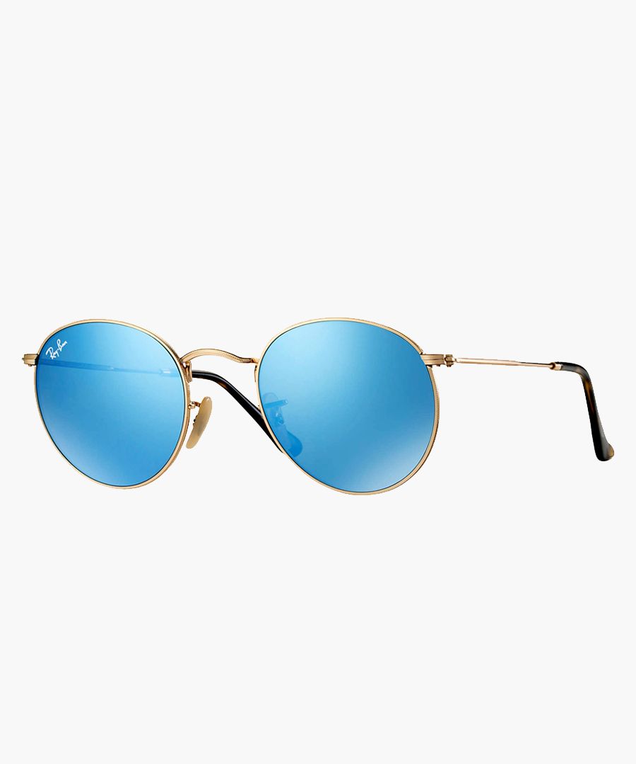 Founded in 1937, Ray-ban has pushed the boundaries and left a mark in cultural history with their iconic eyewear. From the 1930s Aviator worn by Air-Force pilots to the 1950s Wayfarer, as seen on Bob Dylan, each timeless piece achieves infamous style that will never fade.