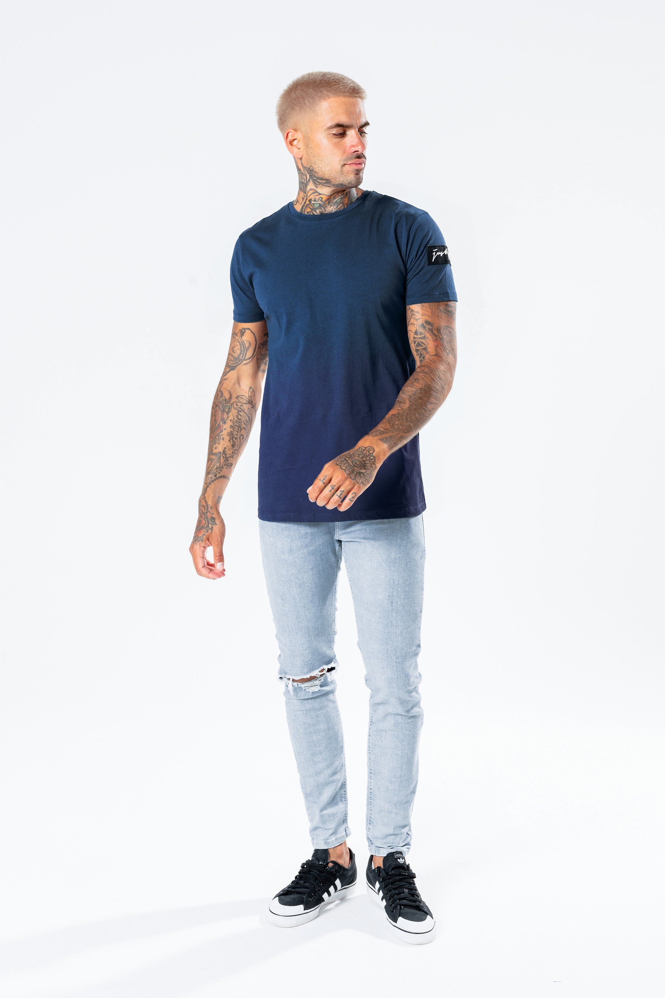 The HYPE. blue speckle fade men's t-shirt pairs perfectly with the HYPE. men's grey joggers. Coming in with a blue and navy colour palette in an 100% cotton fabric base for supreme comfort. Designed in our standard men's tee shape, with a crew neck line and short sleeves for a classic cut. In an all over speckle and fade effect prints. Finished with an embroidered embossed sleeve patch. Wear with black skinny fit jeans for a smart-casual vibe. Machine wash at 30 degrees.