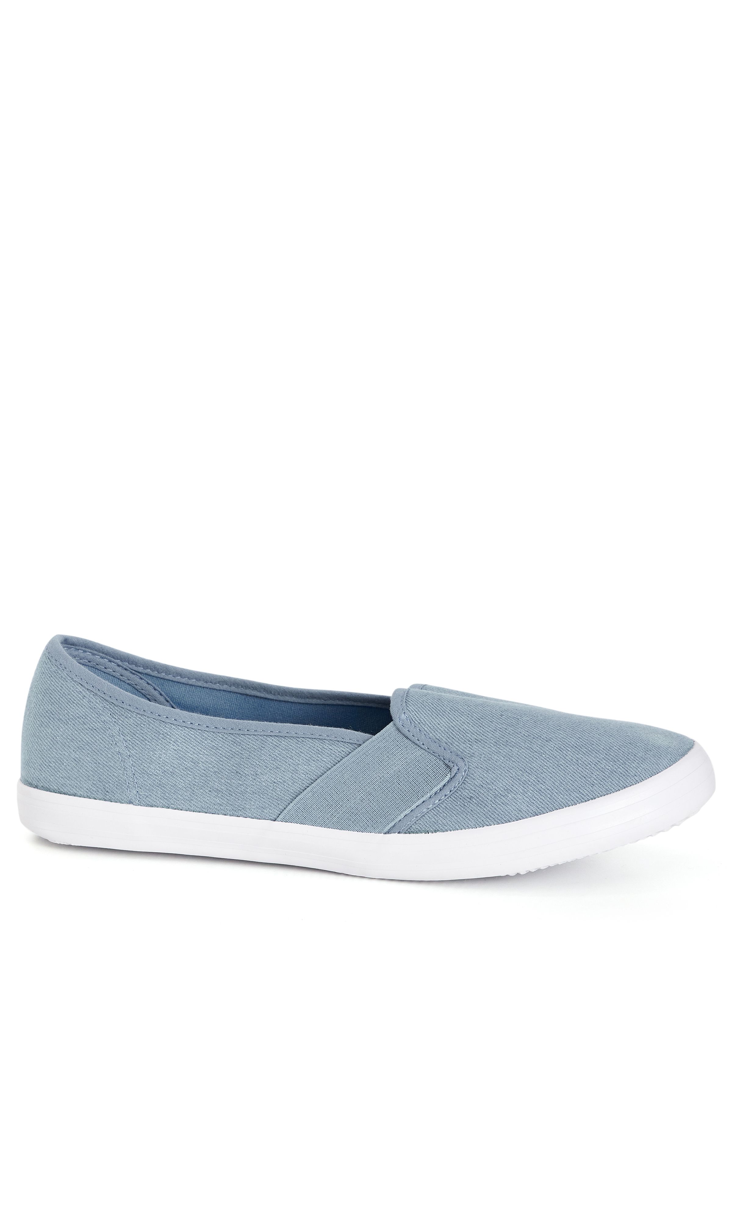 Our Denim Skater is a laidback casual staple, perfect for those off-duty days. Offering a chic denim fabrication and comfortable extra wide fit, this versatile pair will see you through shopping days, errand runs and coffee dates alike. Key Features Include: - Round toe - Elastic side gussets - Denim upper - Slip on style - Contrast sole For a go-to weekend look, team with a crisp slogan tee and skinny jeans.
