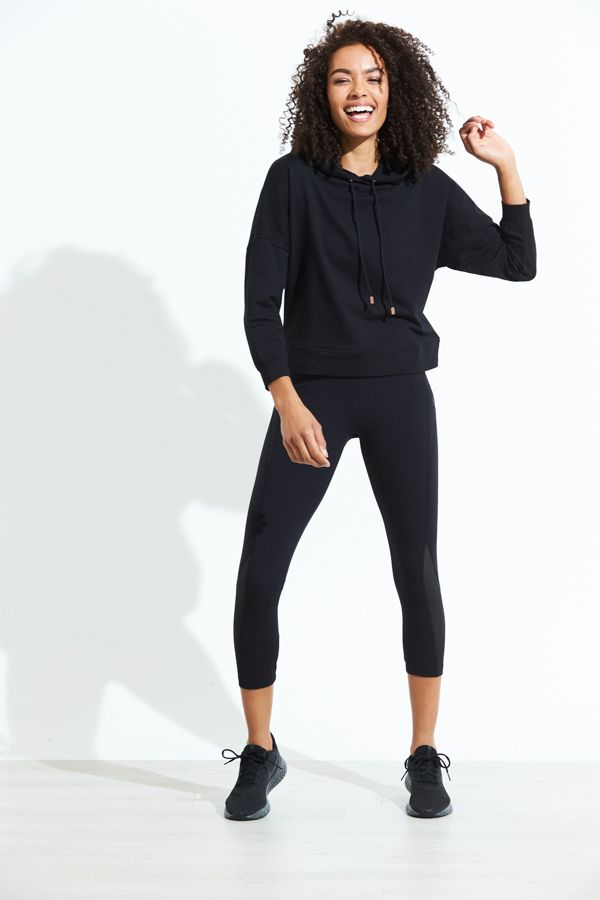REASONS TO BUY: For workouts or weekend walksPremium jersey fabric for comfort and styleCool cropped styleLuxe gold trim detailsStyle with high-waisted gym leggingsHalf-tuck into mom jeans and add your favourite trainers