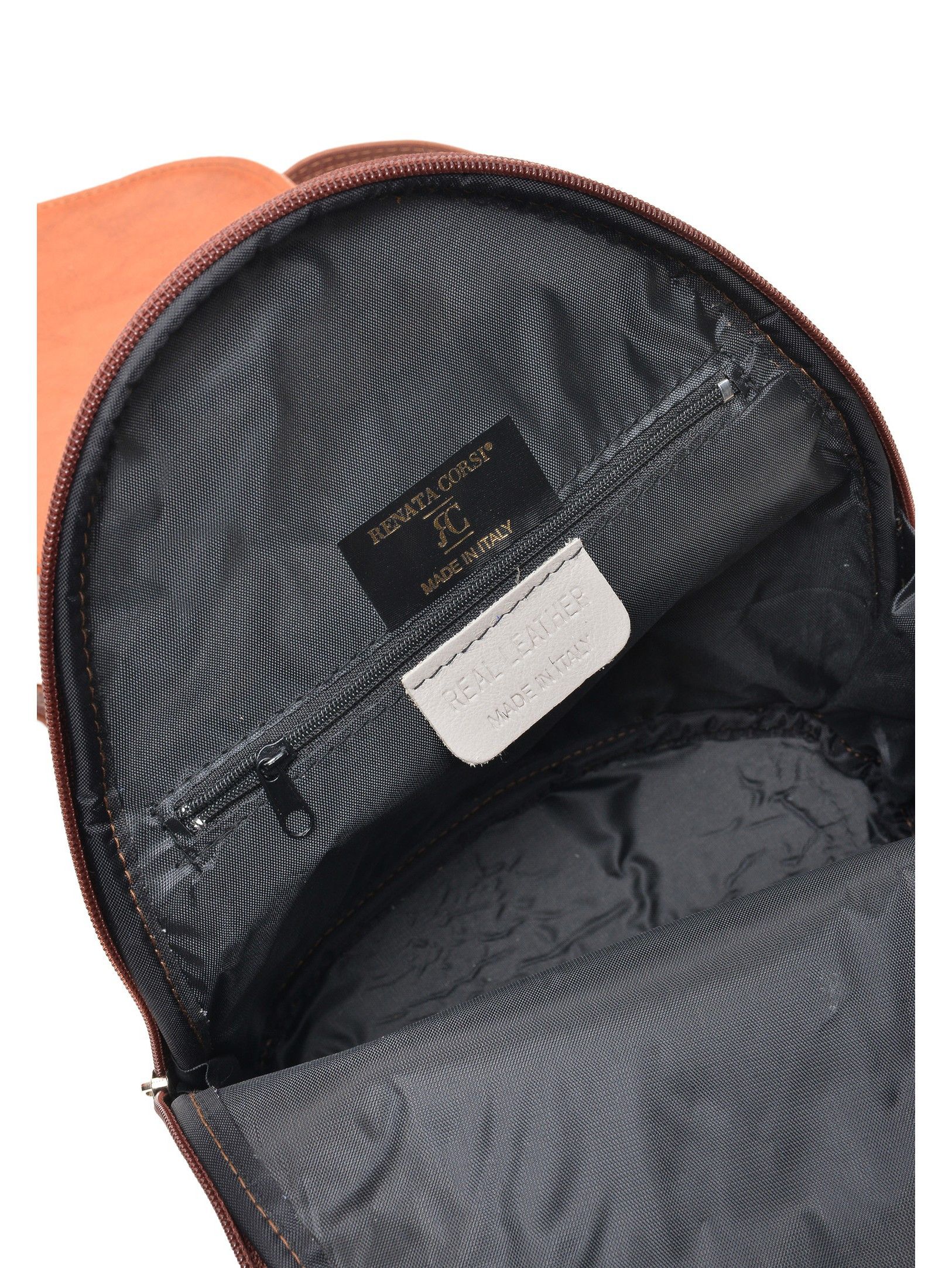 Backpack
100% cow leather
Front zip closure
Inner zip pocket
Back zip pocket
Dimensions (L): 27x23x10.5 cm
Handle: / cm
Shoulder strap: 2x95 cm adjustable