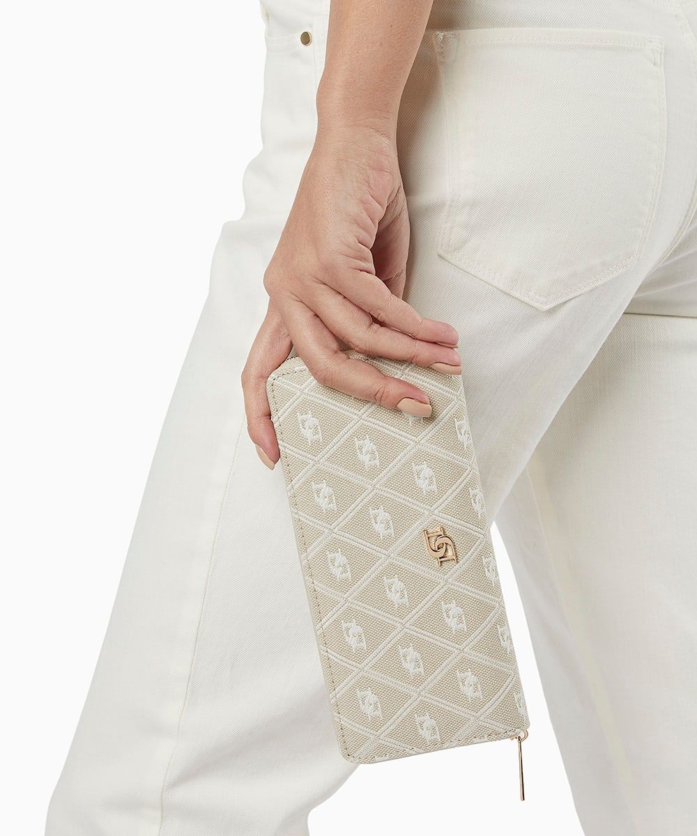 The perfect purse for everyday, this zip style is designed in embroidered textile. There's a compartment for your coins and slots for your cards, as well as a stylish monogram pattern throughout.
