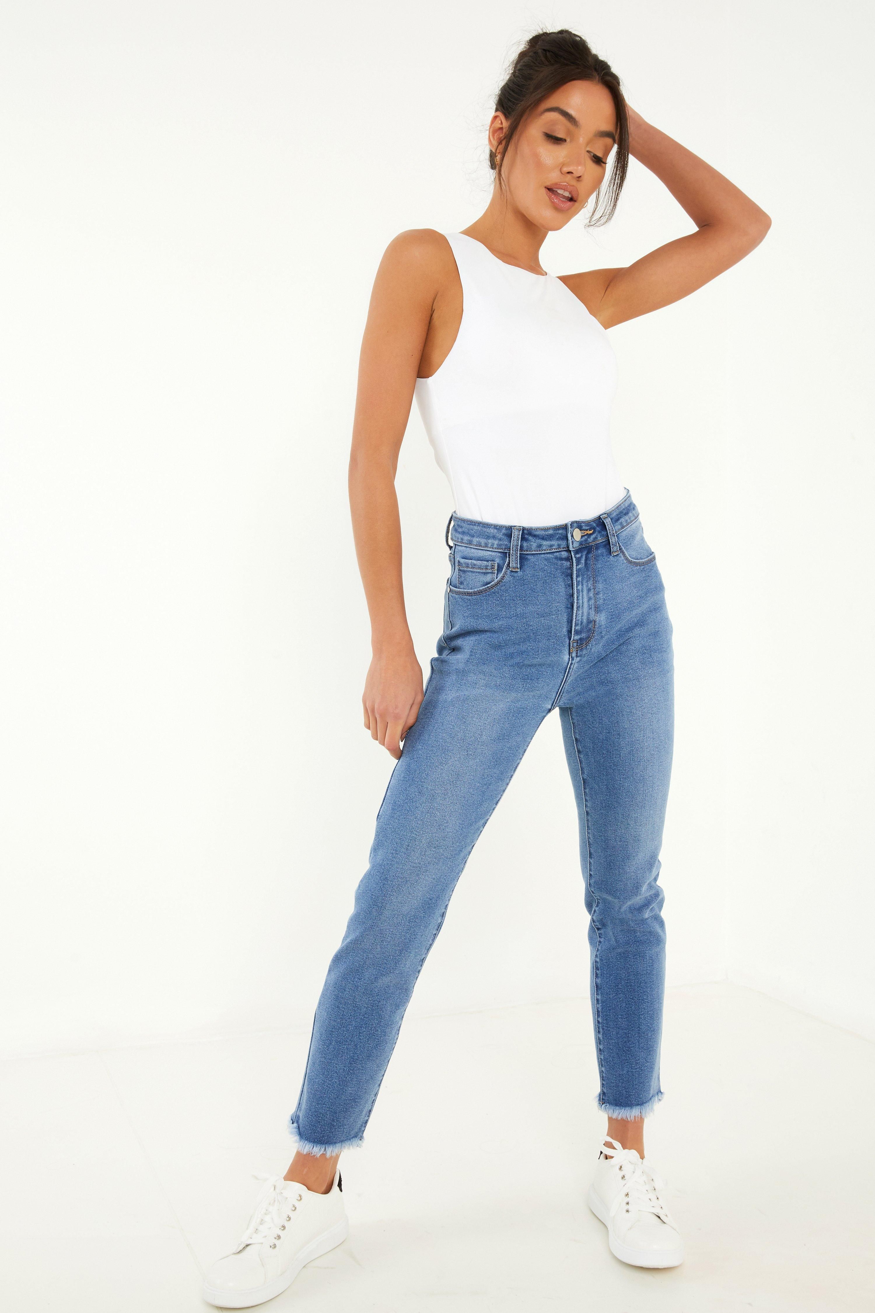 - Denim jeans   - Frayed hem  - High waist  - Stretch style   - Model Height: 5' 9