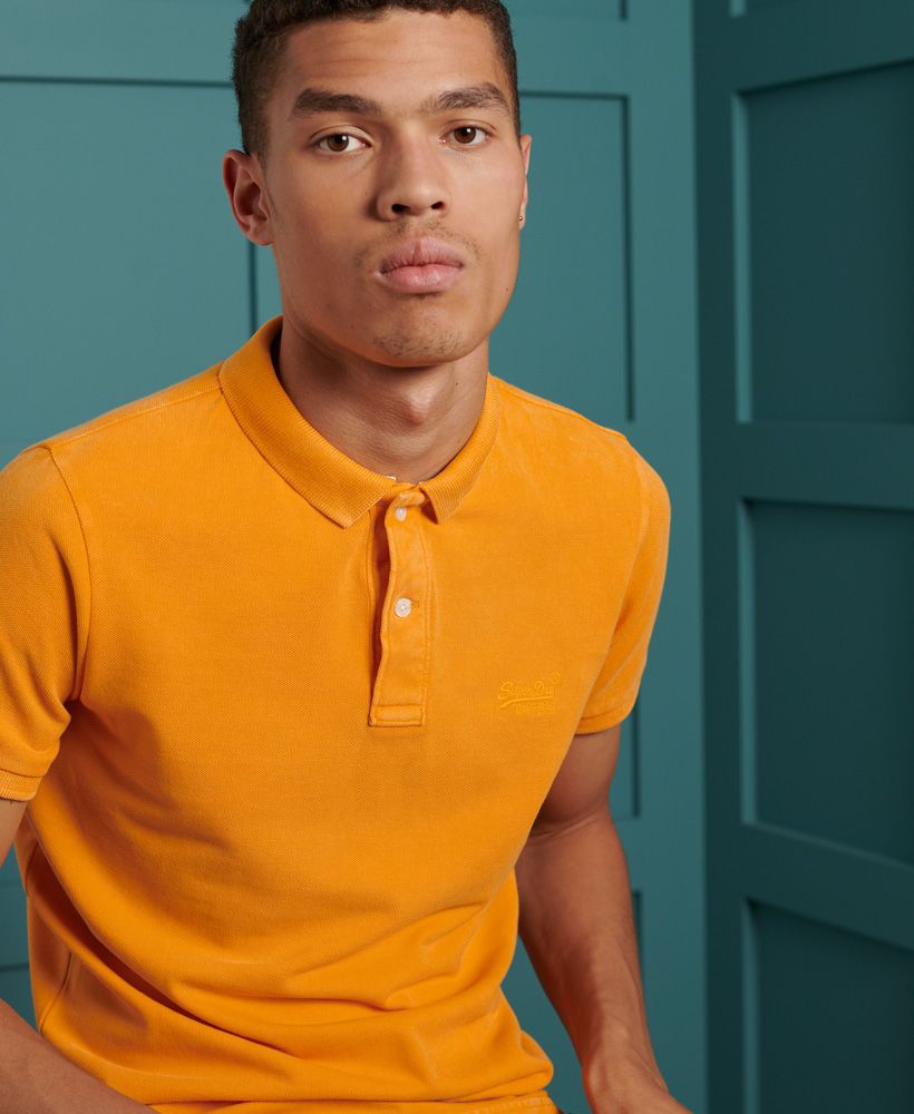 Superdry men's Vintage destroyed polo shirt. This short sleeved polo shirt features a standard button up collar, reinforced split side seam and ribbed cuffs. Finished with a small embroidered Superdry logo to the chest.Slim fit – designed to fit closer to the body for a more tailored look﻿Made with Organic Cotton - Made using cotton grown using organic farming methods which minimise water usage and eliminate pesticides, maximising soil health and farmer livelihoods.