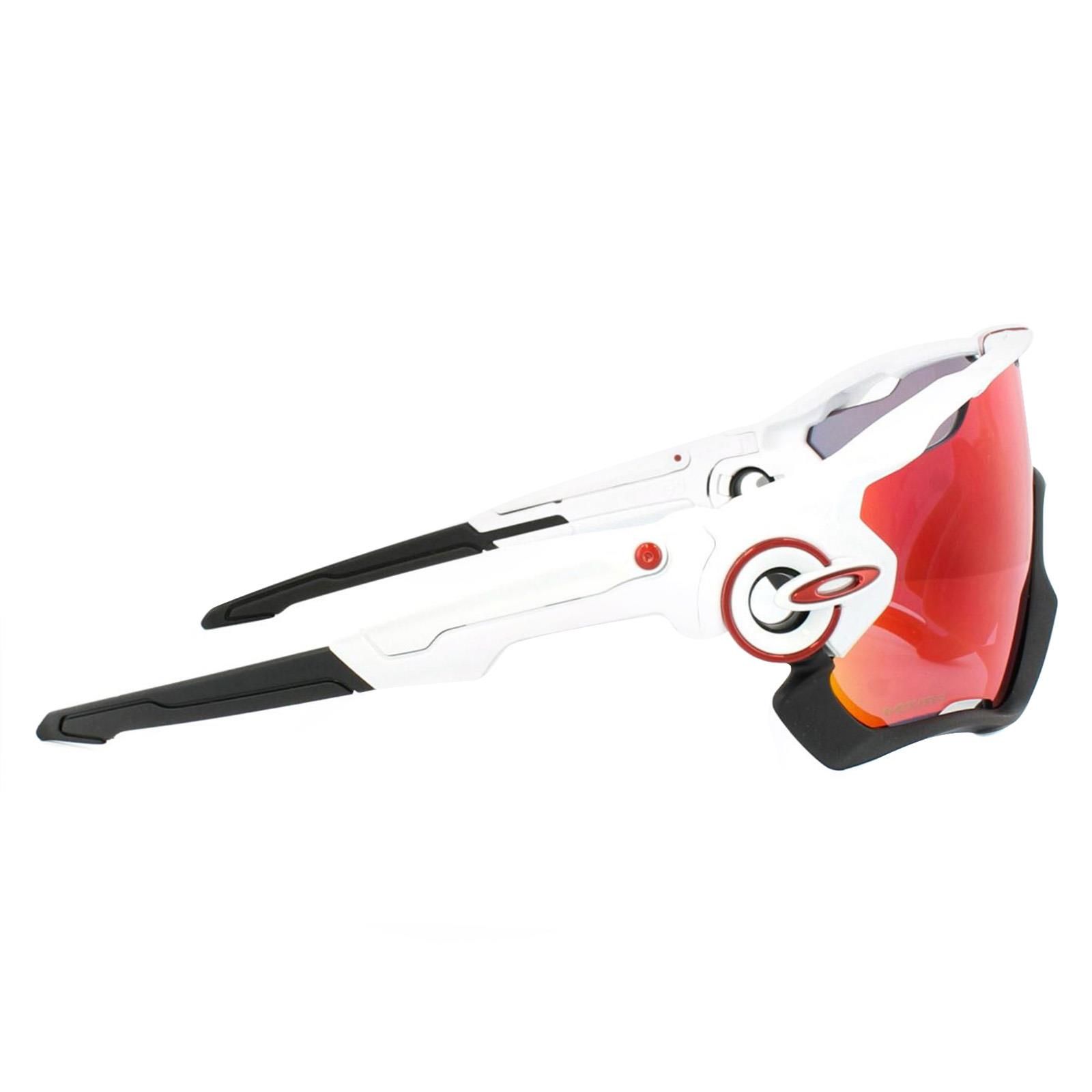 Oakley Sunglasses Jawbreaker OO9290-05 Polished White Prizm Road is the latest in cutting edge design for anyone with an enjoyment of sports. An easily opened hinge allows simple lens changing for different conditions and flexible suspension allows the lens to move with the frame rather than being distorted in any way. An interchangeable nosepiece completes this superb innovative frames in to the best there is.
