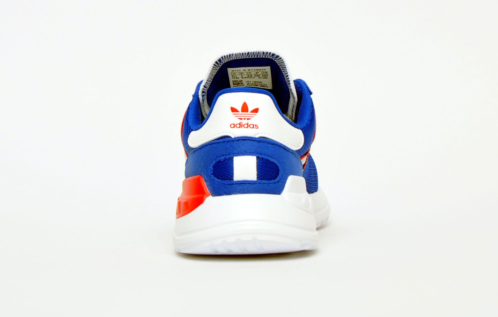 Childrens adidas Originals LA Lite Trainers in royal white.- Mesh upper.- Elastic and regular laces. - Lightweight and breathable. - OrthoLite® sockliner and Adifit length-measuring insole.- One-piece EVA midsole and outsole.- Textile and Synthetic upper  Textile lining  Synthetic sole.- Ref.: FW0585C