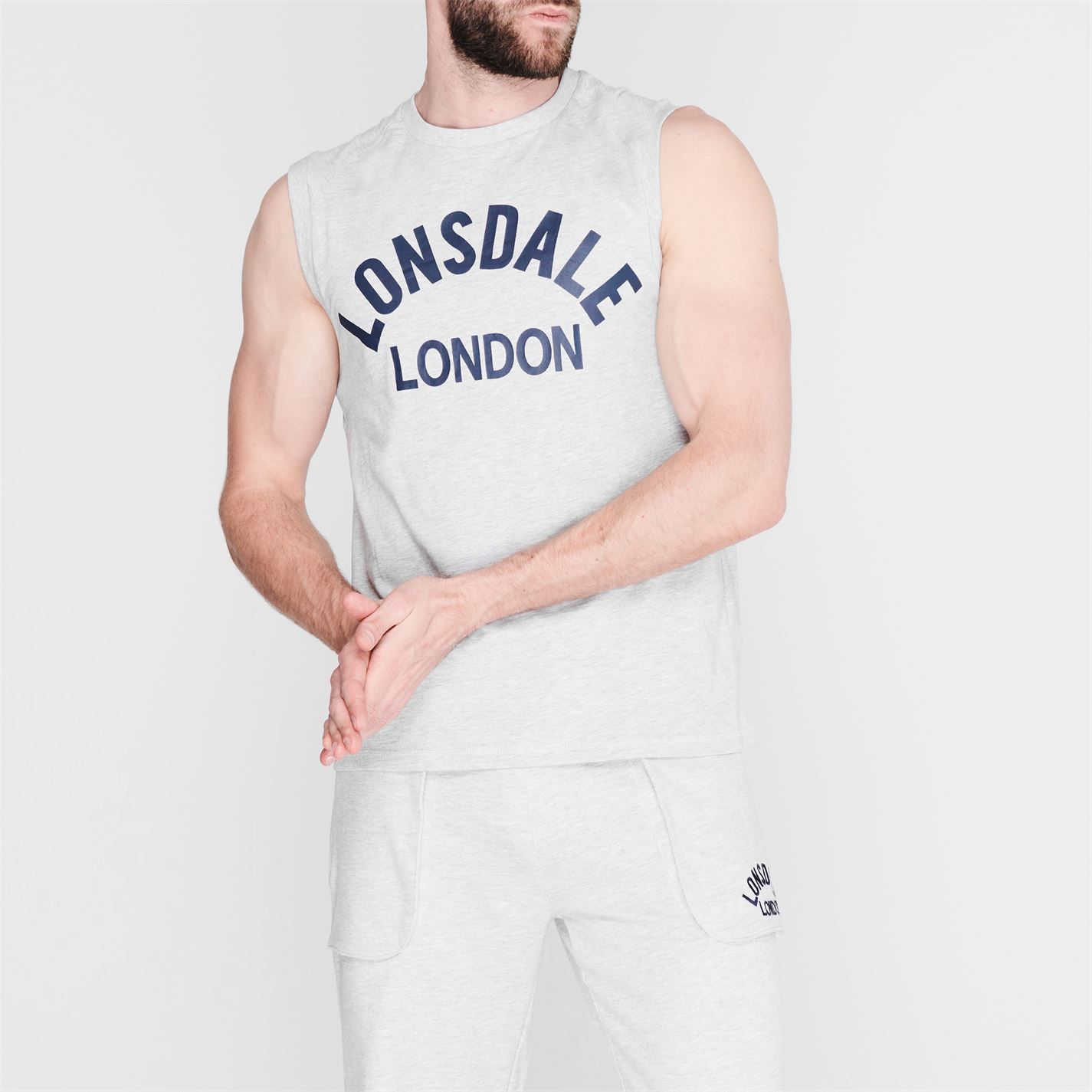 <strong>Lonsdale Box Tank Vest Mens</strong><br><br> This is a classic boxing vest with a crew neck and no sleeves, bigger arm holes so there is no restriction in movement finished off with Lonsdale branding on the front of the vest.<br>> Mens boxing vest<br>> Crew neck<br>> No sleeves<br>> Soft fabrics<br>> Regular fit<br>> Lonsdale Branding<br>> 100% cotton<br>> Machine washable<br>> Keep away from fire