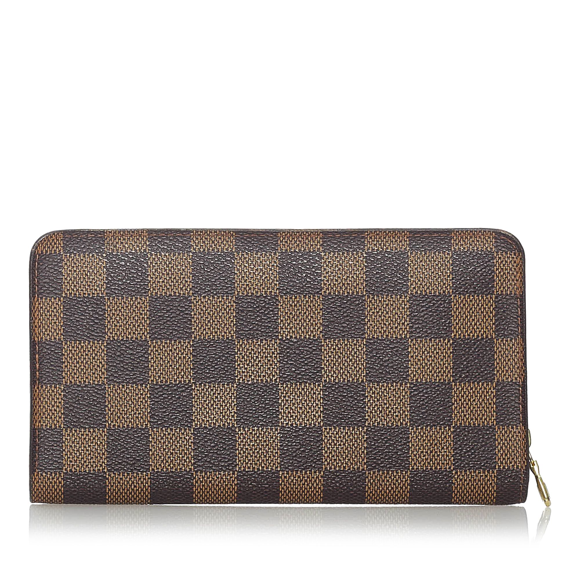 VINTAGE. RRP AS NEW. The Zippy Wallet features a damier canvas body, a zip around closure, an interior zip compartment, and interior slip pockets.Exterior back is cracked and out of shape. Exterior bottom is scratched. Exterior front is cracked and out of shape. Exterior side is scratched. Zipper is scratched.

Dimensions:
Length 10cm
Width 18.5cm

Original Accessories: This item has no other original accessories.

Serial Number: CA0054
Color: Brown
Material: Canvas x Damier Canvas
Country of Origin: France
Boutique Reference: SSU162618K1342


Product Rating: GoodCondition

Certificate of Authenticity is available upon request with no extra fee required. Please contact our customer service team.