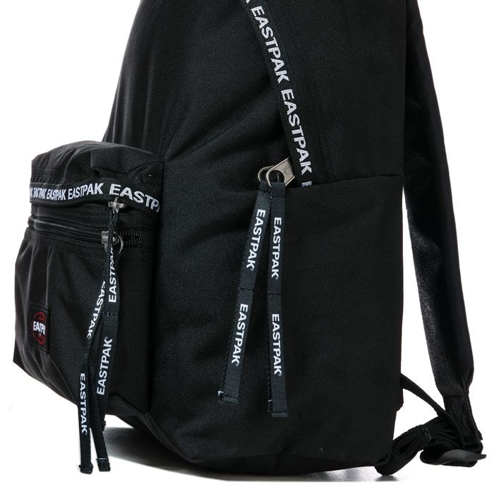 Eastpak Padded Zipp’l’r Backpack in black.- Padded  adjustable shoulder straps.- Main compartment with a double zip-fastening front pocket.- Padded laptop sleeve for most 13-inch devices.- Eastpak branding.- Side bottle pocket.- Main material: 100% Polyester.  - Ref: EK0A5B74J081- Measurements are intended for guidance only.