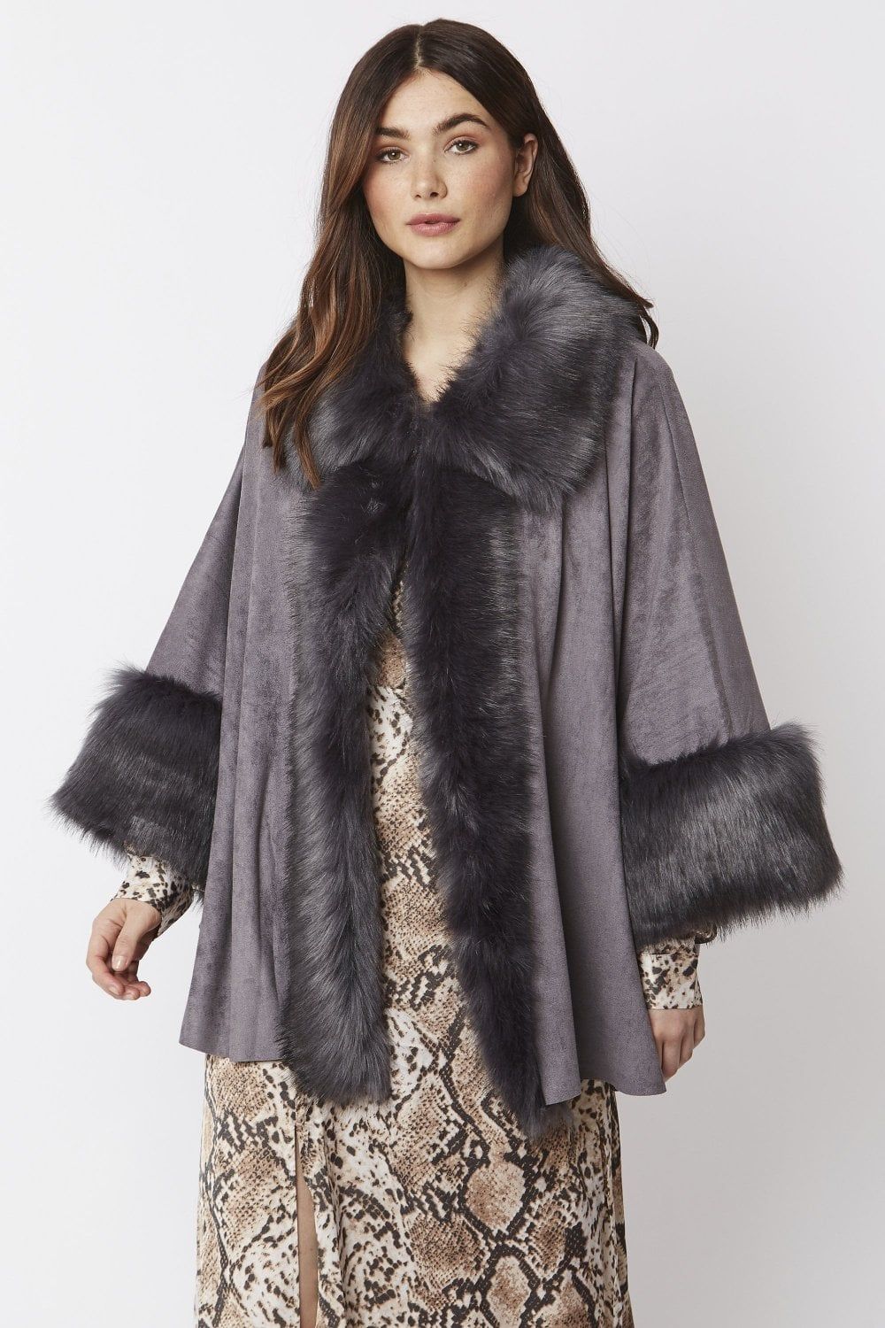 How lovely would this cape be in your Winter wardrobe!
