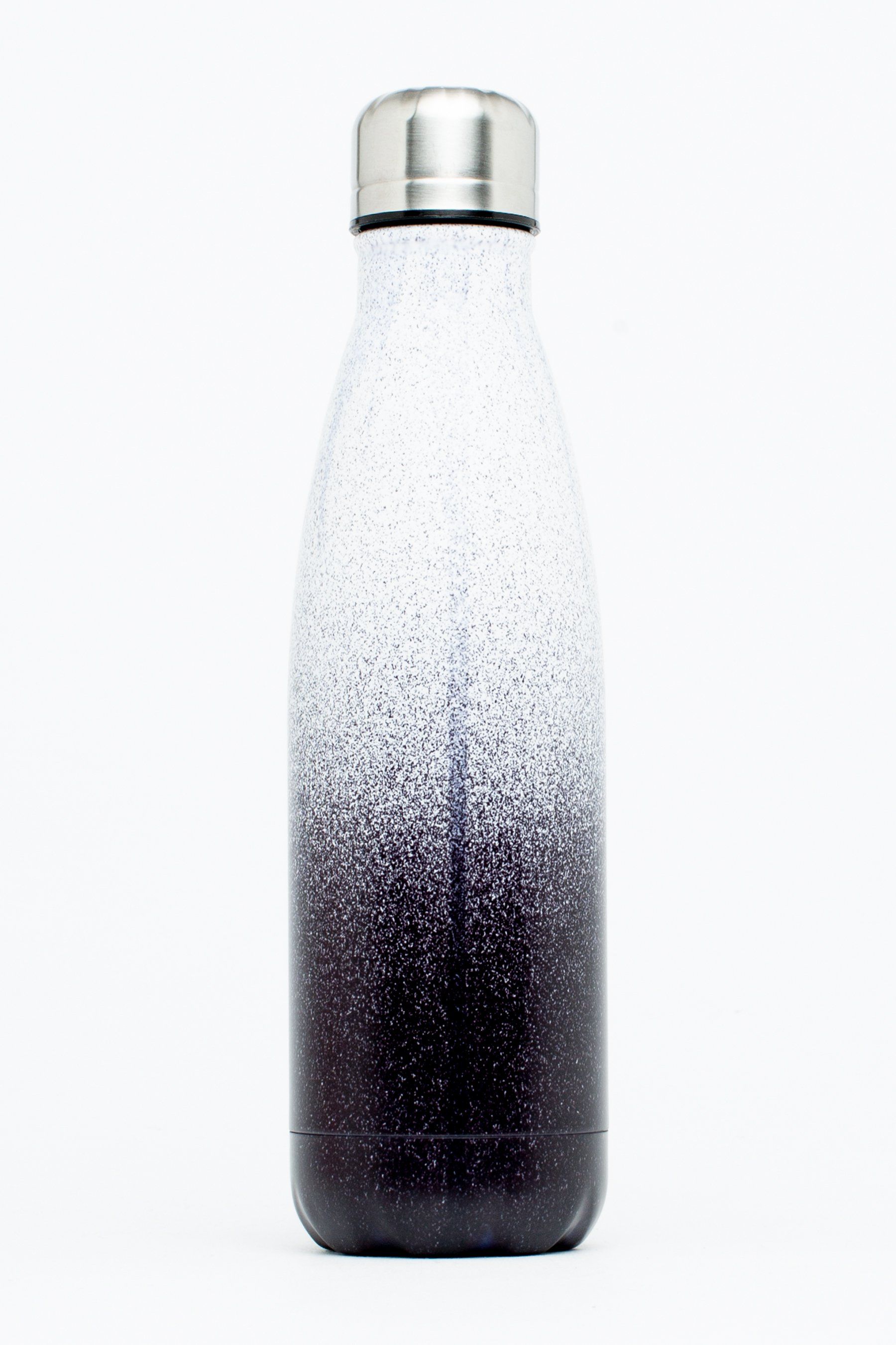 Keeping you hydrated, in style. Meet the HYPE. speckle fade metal reusable bottle, perfect for when you're on the go. Designed in Aluminium to ensure your water stays ice-cold and for chillier days, keeping your oat milk latte warm for longer. Why not grab one of our lunch bags or backpacks with a bottle holder to complete the look, we suggest grabbing the matching set.