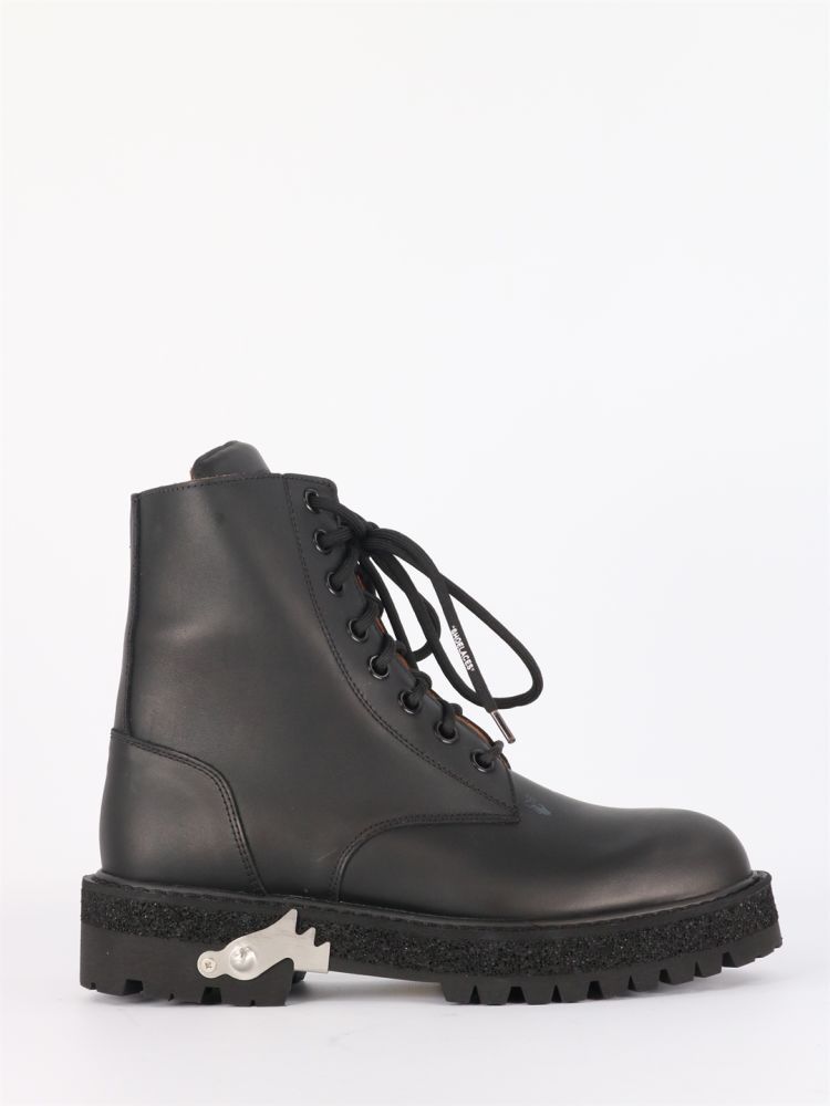 Amphibian made of matte black leather with lace closure. It features Vìbram rubber sole with side metal detail, logo printed on the front, 