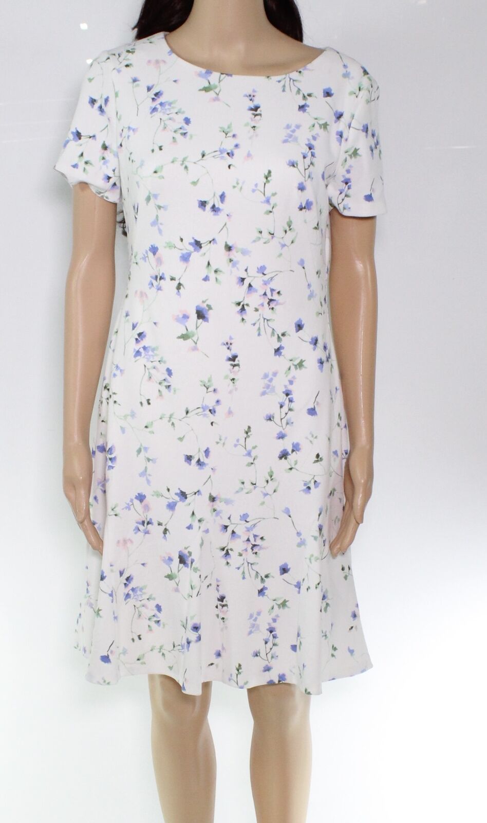 <br>Color: Whites<br>Size Type: Regular<br>Size (Women's): 12<br>Lined: Yes<br>Sleeve Style: Short Sleeve<br>Occasion: Any Occasion<br>Style: A-Line Dress<br>Look: Spring<br>Dress Length: Knee Length<br>Material: Polyester<br>Zipper: Back Zipper