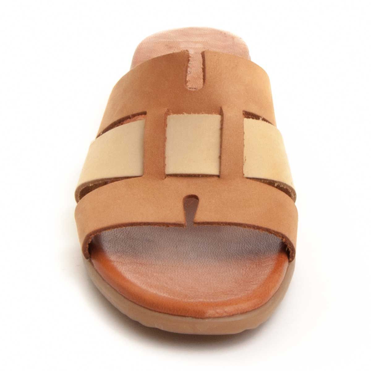 Only three centimeters of wide heel, for a well-comfortable style sandal. Comfort before all. The flexible rubber sole is non-slip. As for comfort we want to highlight the gel plant that provides a trace effect when walking. In addition the gel, unlike the foam, for a long time does not end up deforming. Fully manufactured in Chrome VI natural skin. Made in Spain. Low carbon footprint. Breathable, comfortable, soft and with 10 years warranty PURAPIELl. We emphasize the softness of the leather.