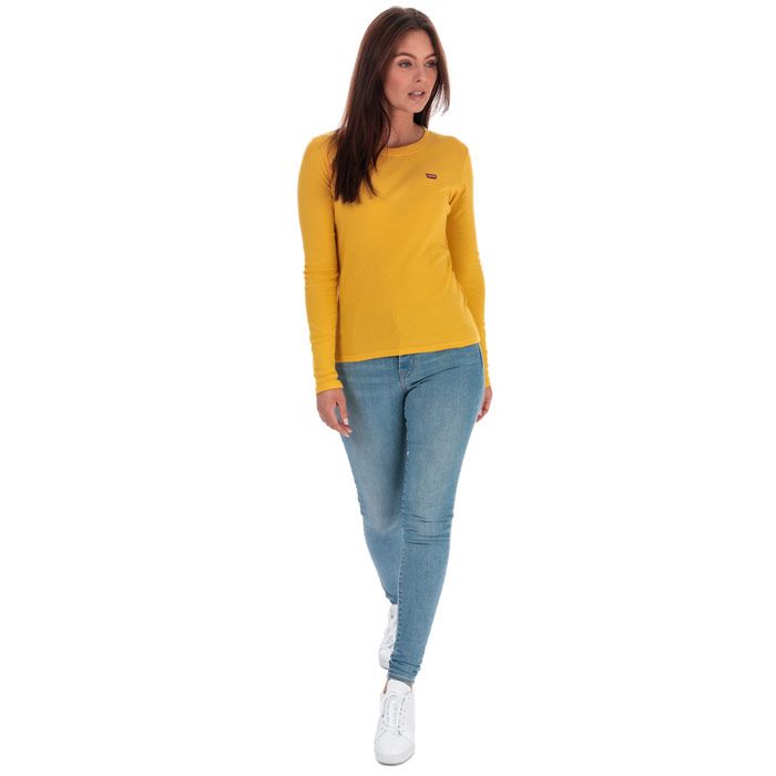 Womens Levis Long Sleeve Baby T- Shirt in gold.<BR><BR>- Crew neck.<BR>- Embroidered Levis logo patch to the left of the chest.<BR>- Long sleeves.<BR>- 100% Cotton. Machine wash at 30 degrees.<BR>- Ref: 695550023