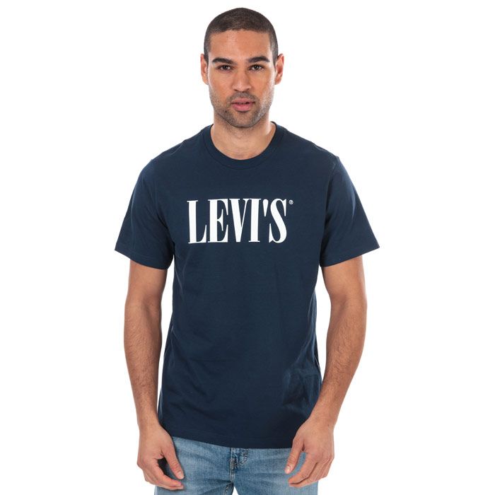 Mens Levis Relaxed Graphic T- Shirt in navy.<BR><BR>- Ribbed crew neck.<BR>- Short sleeves.<BR>- Logo print at the chest.<BR>- Levi’s logo tab to side.<BR>- Tonal back neck tape.<BR>- Straight hem.<BR>- 100% Cotton.  Machine wash at 30 degrees.<BR>- Ref: 699780126