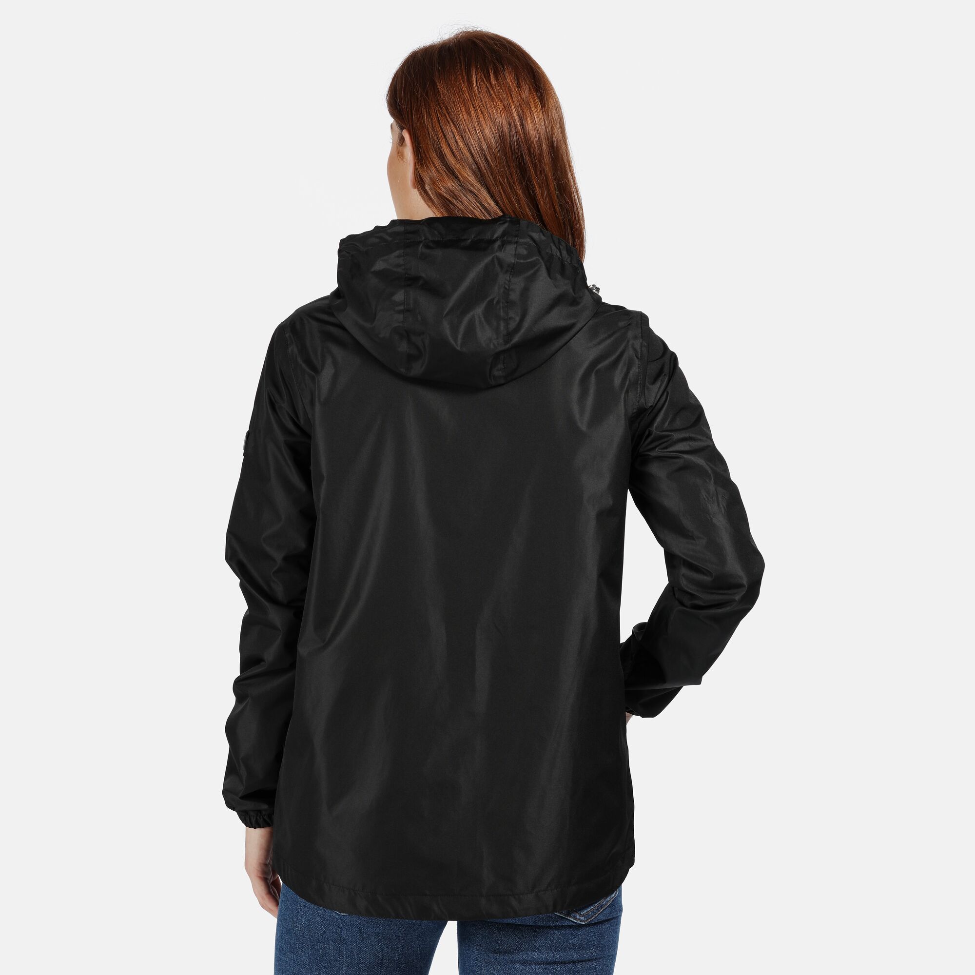 Material: 100% polyester. Durable water repellent finish. Taped seams. Polyester taffeta lining. Grown on hood with adjusters. Elasticated cuffs. 2 lower pockets with flaps and branded snap fastening. Adjustable shockcord hem.