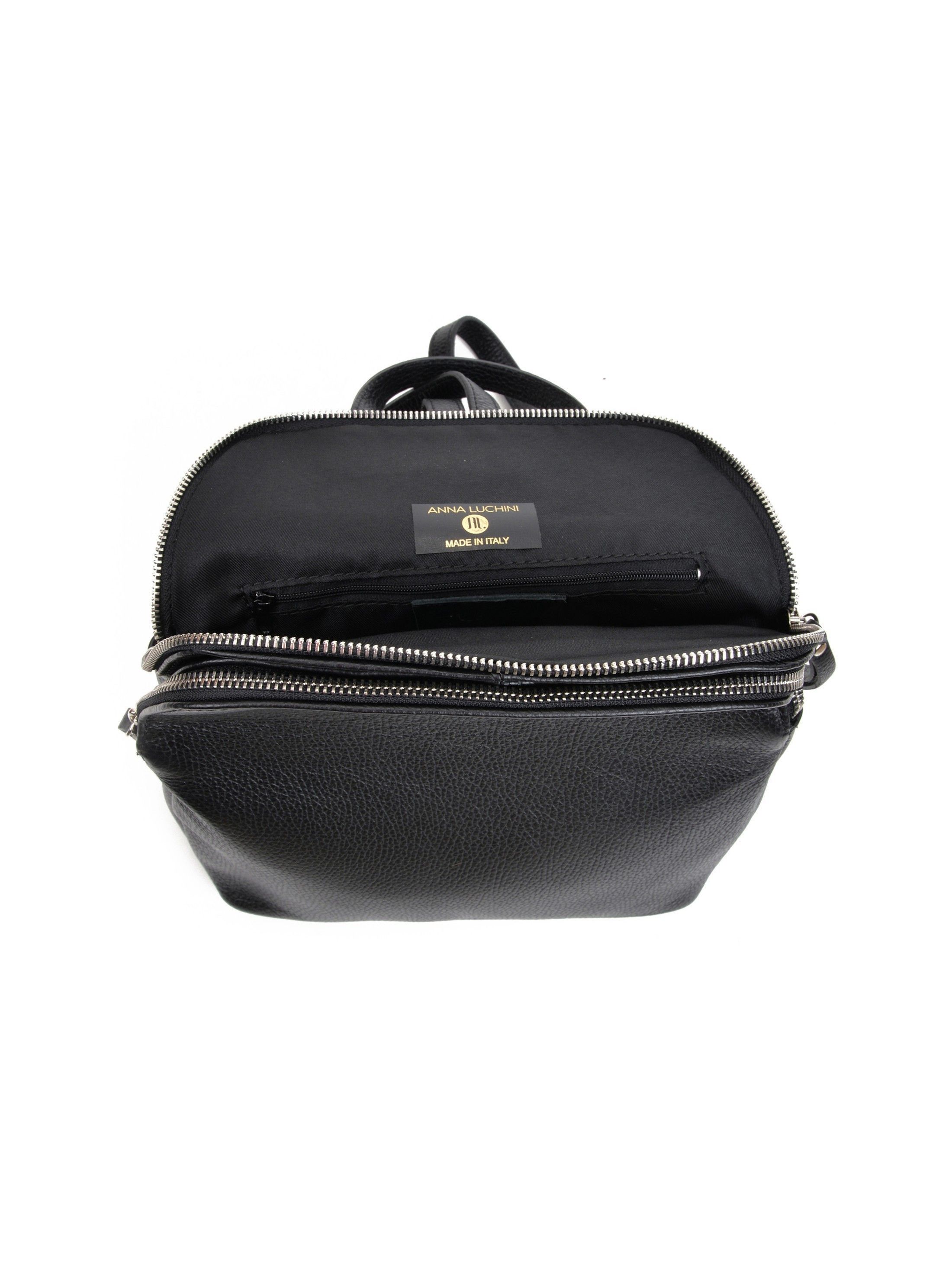 Backpack
100% cow leather
Double top zip compartments
Interior pocket
Back zip pocket
Dimensions (L): 30x30x14.5 cm
Handle: 25 cm
Shoulder strap: 2x90 cm