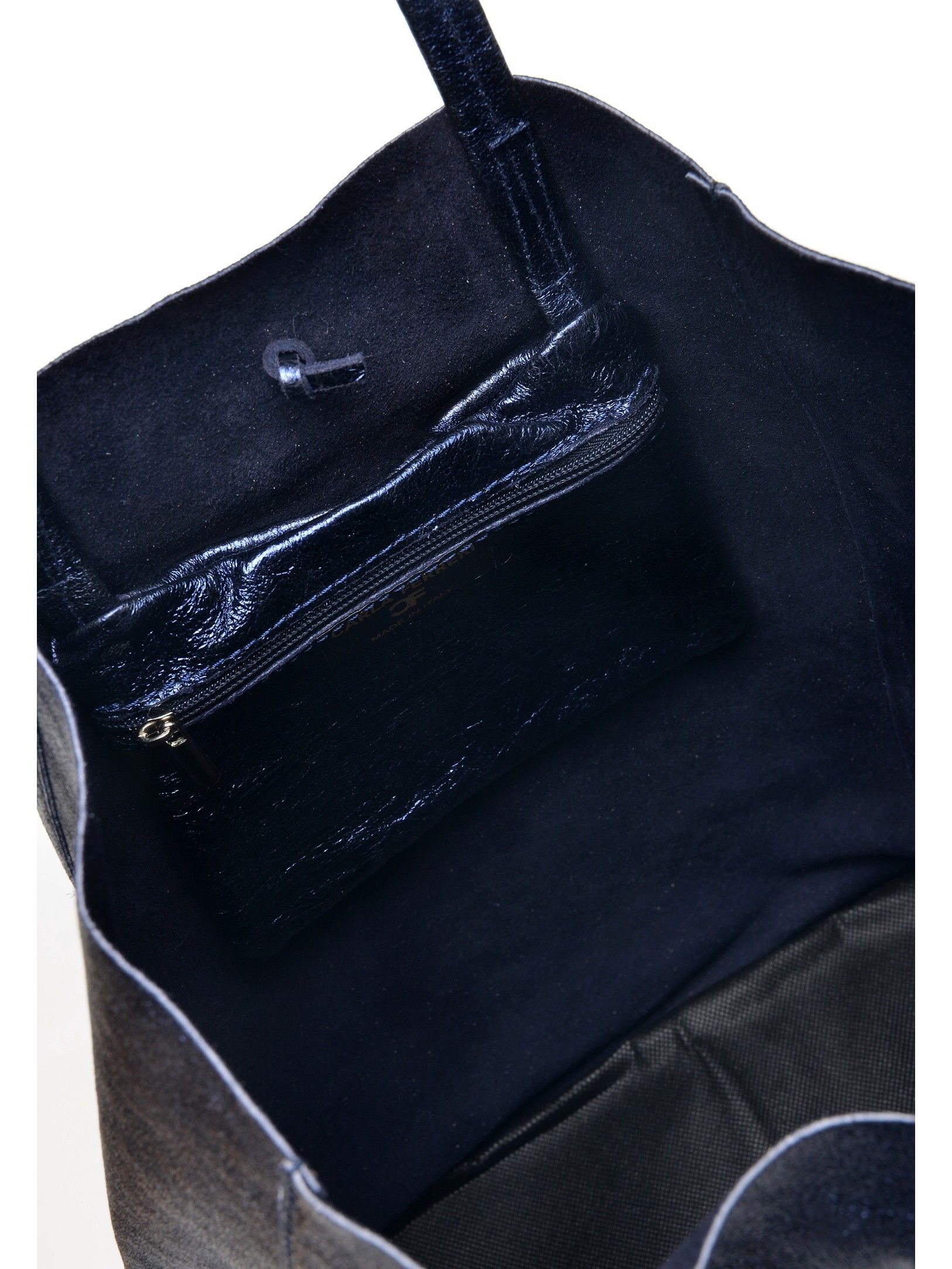 Shopper Bag
100% cow leather
Two top handles
Interior pocket
Dimensions(L): 37x41x12 cm