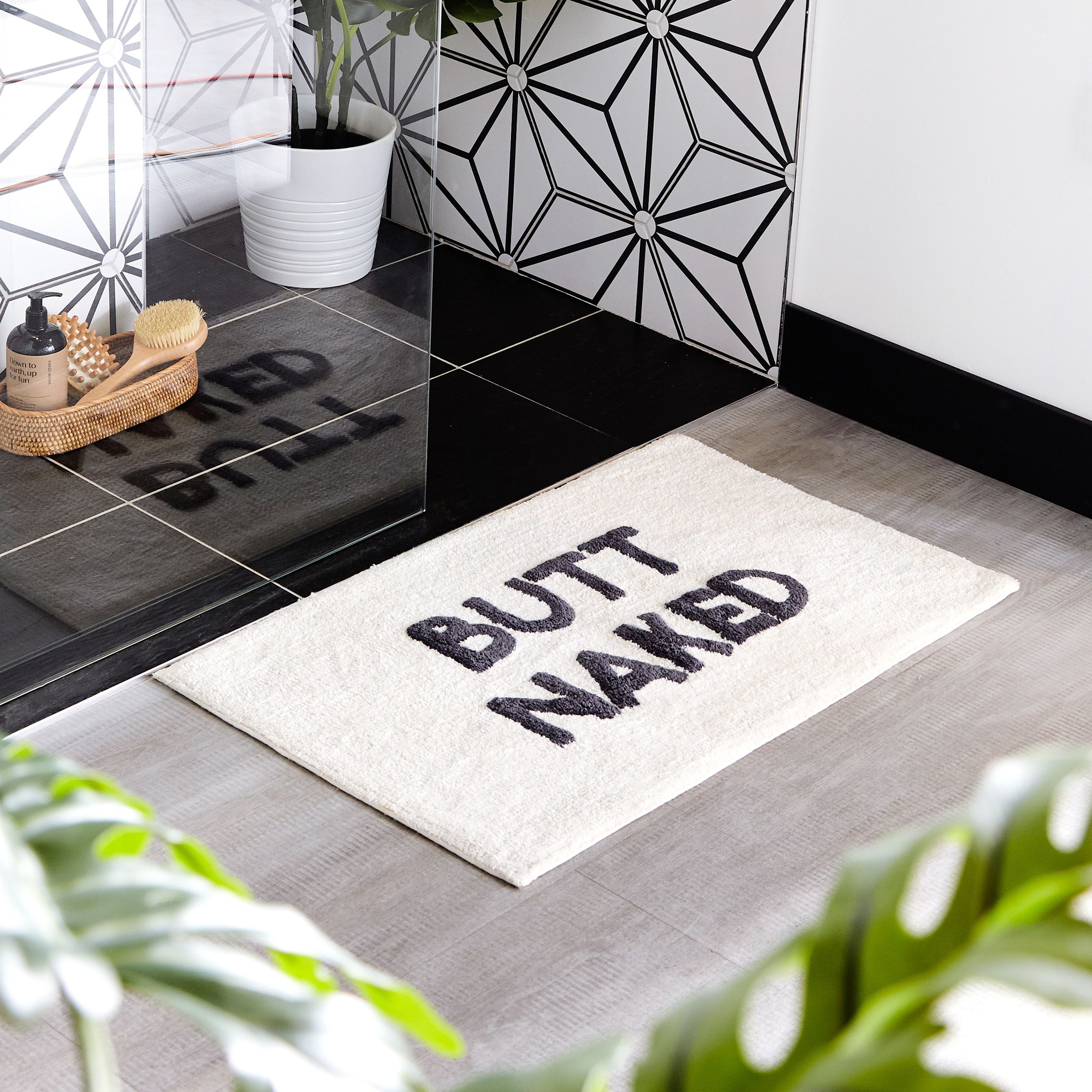 Featuring a 'Butt Naked' contrasting slogan, on a tufted ivory white fabric. Made from 100% Cotton, making this bath mat incredibly soft under foot. This bath mat has an anti-slip quality, keeping it securely in place on your bathroom floor. The 1800 GSM ensures this bath mat is super absorbent preventing post-bath or shower puddles.
