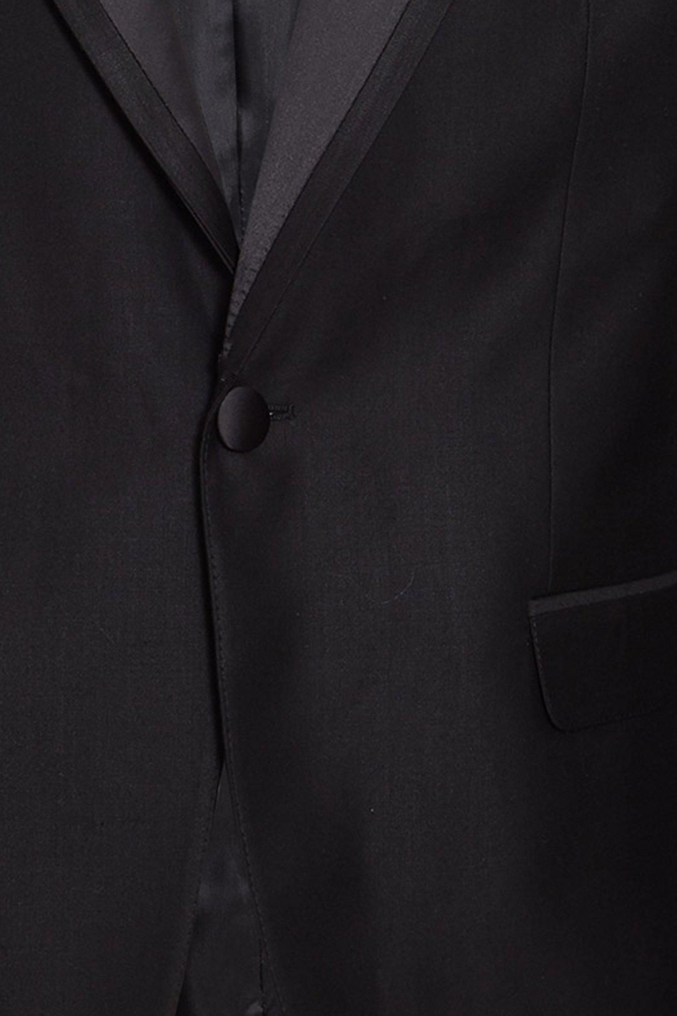 Pocket Square  	Double Vented Back  	Left Breast Pocket  	Functional Side Pockets  	Black Finish Peaked Lapel  	Double button opening  	Lined With Internal Pockets  	Black Signle Button Fastening
