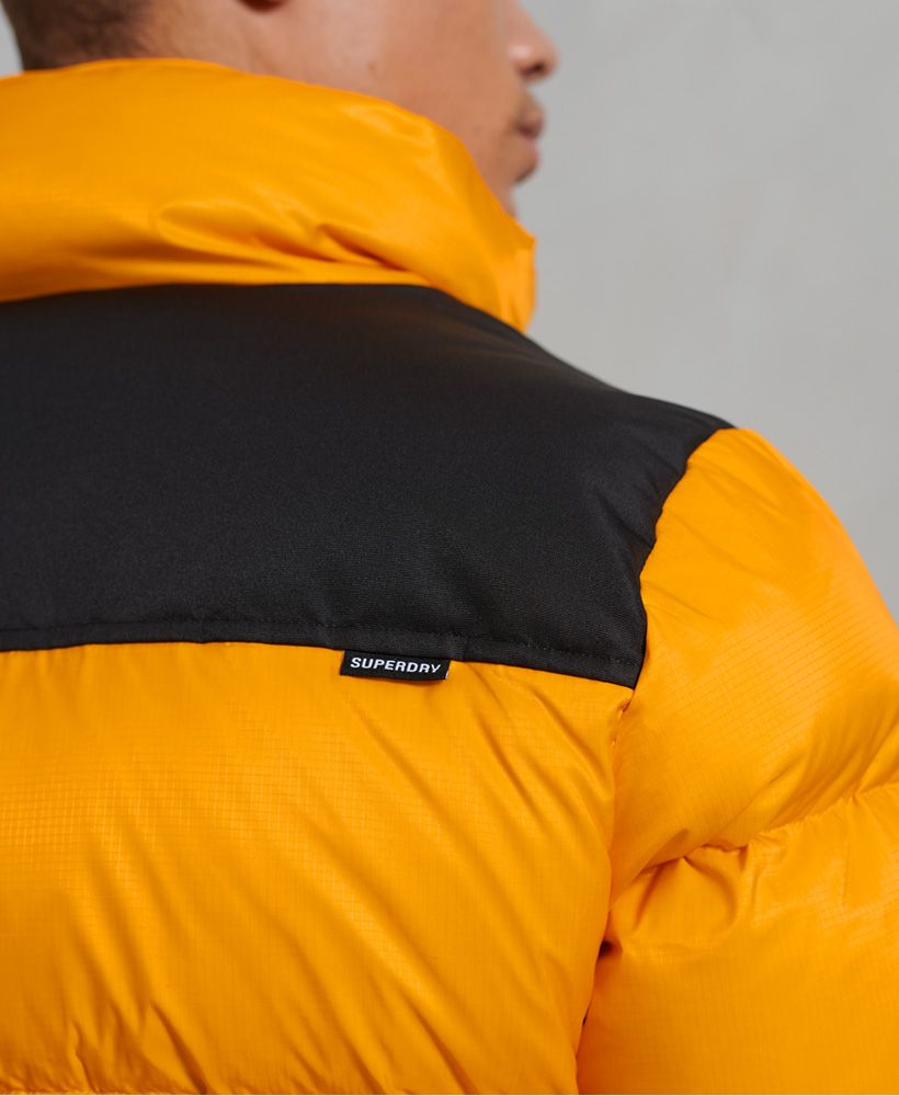 Designed with your warmth in mind, the Sportsytle Code Down Puffer jacket features an 80/20 Premium Duck Down filling, perfect for layering up over a classic hoodie this season.Double zip fasteningTwo pocket designElasticated cuffs with popper fastening80/20 Premium Duck Down filling Bungee cord adjustable hemSignature logo badgeSuperdry is certified by the Responsible Down Standard to confirm that our down filled products are sourced to ensure animal welfare.