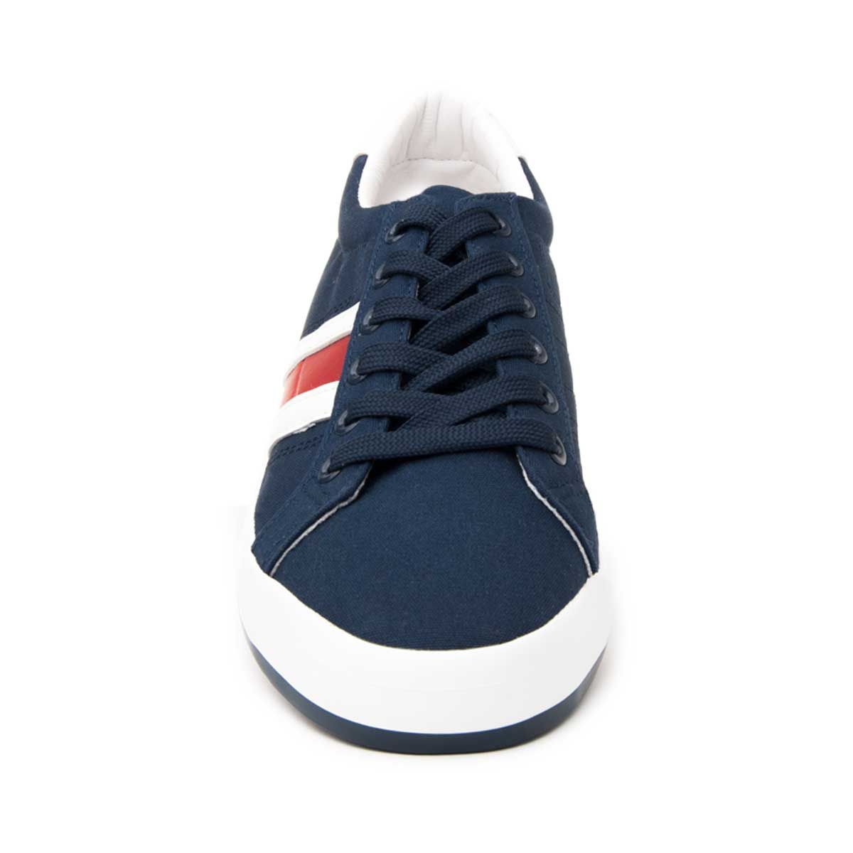 Perfect canvas sneaker for its breathability. Comfortable and quilted Hormo. The floor is non-slip. Previous and later buttress. Breathable Rear pulling to facilitate stroke. Closure of laces with metal eyelets to achieve greater resistance. Capsula collection.