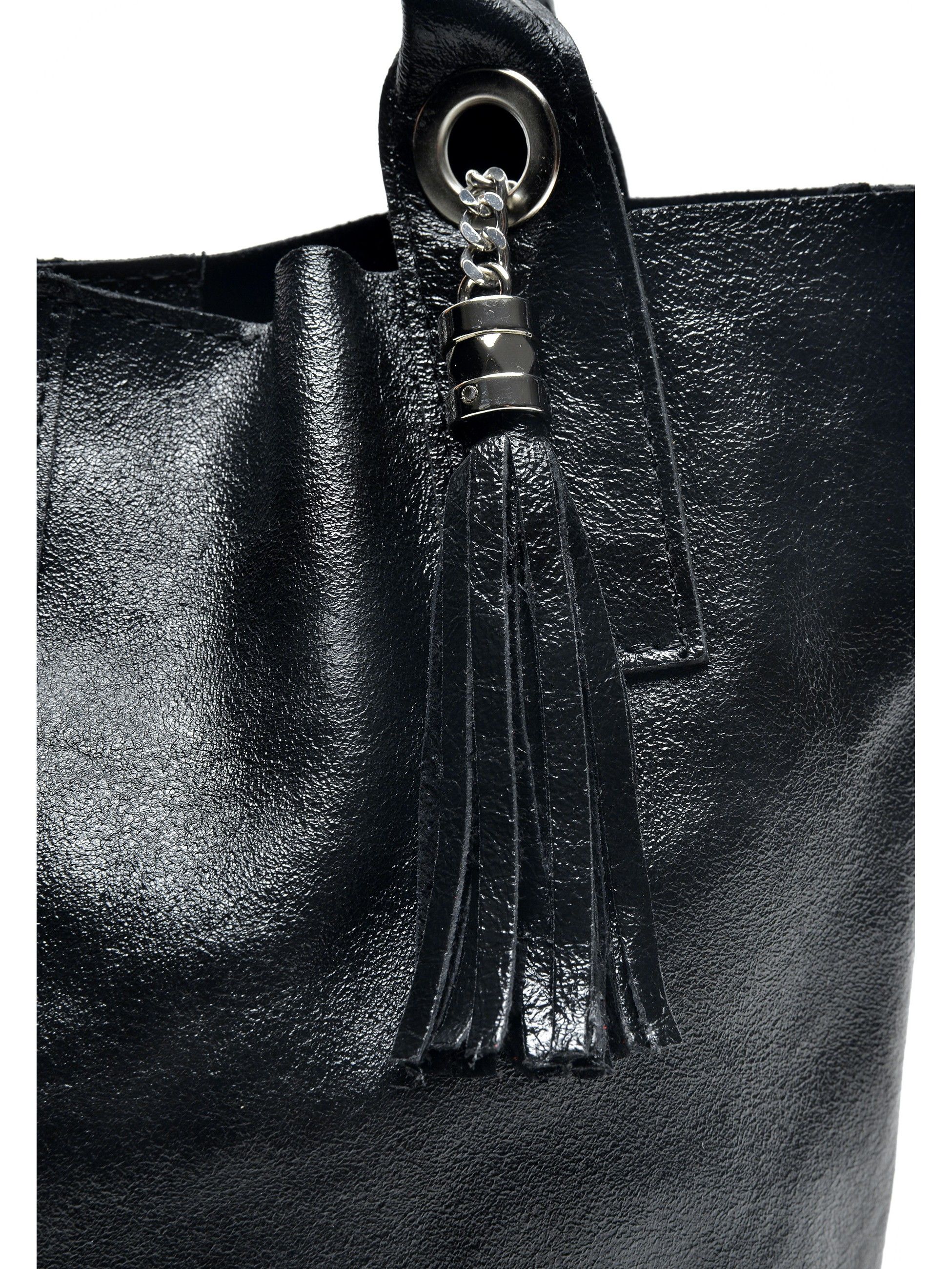 Tote Bag
100% cow leather
Magnetic clasp
Inner purse
Tassel detail 
Dimensions (L): 34x40x17 cm
Handle: 54 cm
Shoulder strap: /