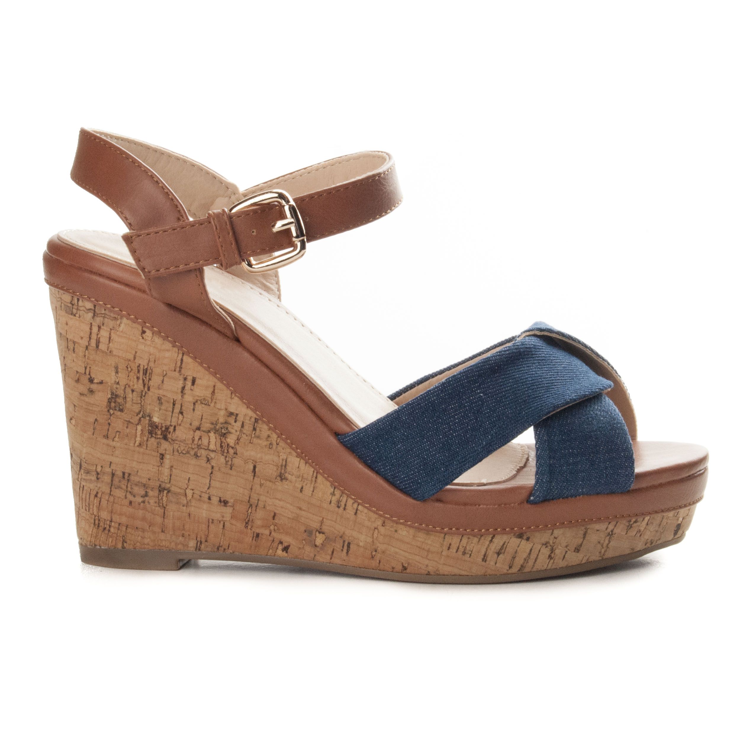 Cork wedge sandal, with crossed cowboy strips, and fastened on the ankle with a buckle. Padded sole. Stylish wedge, which combines with any style, and besides it is very comfortable. This wedge can not miss your closet this summer.