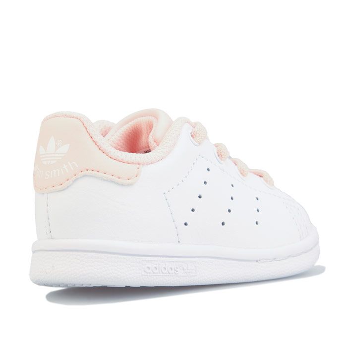 Infant Girls adidas Originals Stan Smith Trainers in white.- Leather upper.- Elastic lace closure.- Perforated 3-Stripes to sides. - Soft feel.- OrthoLite® sockliner and Adifit length-measuring insole.- Rubber cupsole.- Leather upper  Synthetic and textile lining  Synthetic sole.- Ref.: FV2917