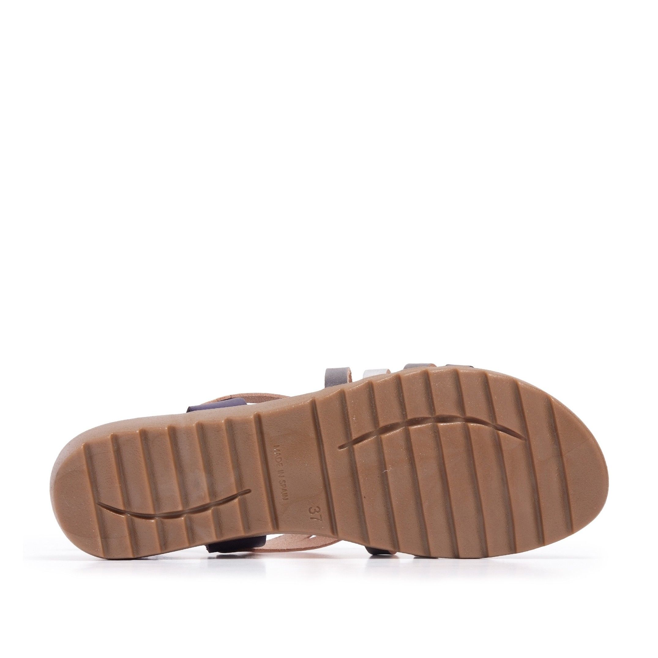 Flat leather sandal with four crossed strips and 2 strips in front. Closure: metal buckle. Upper, inner an insole : leather. Sole: Non-skid TR caramel color. MADE IN SPAIN.
