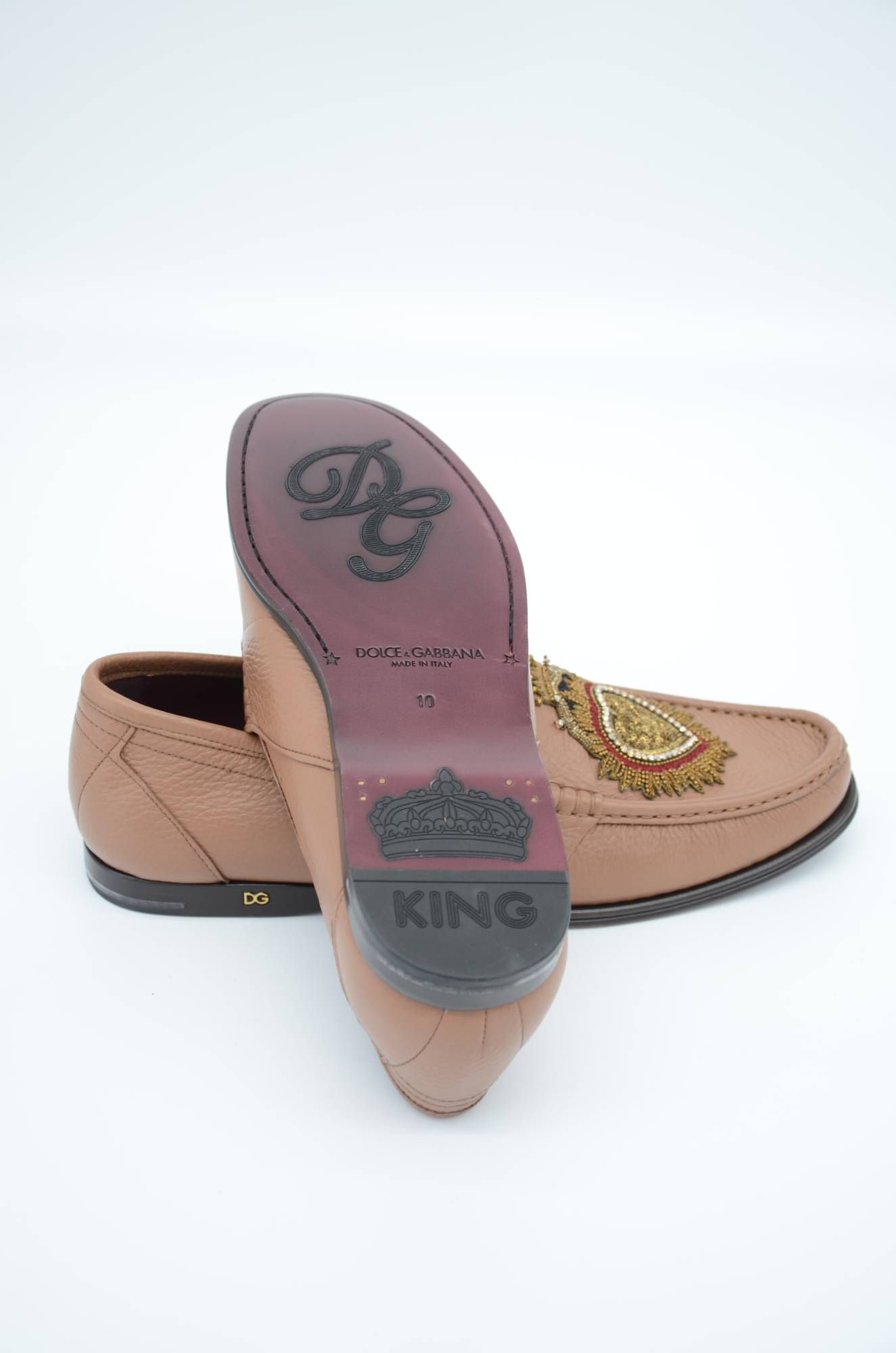 Dolce & Gabbana Men Heart Leather Loafers
Embroidered Applications
