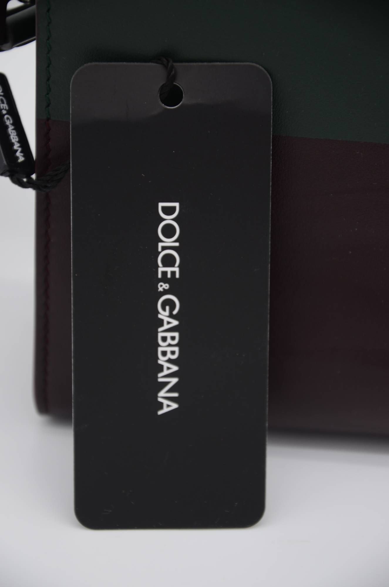 Dolce & Gabbana Men Leather Clutch Bag
With Dolce & Gabbana Logo
With Zipper
24 x 20 x 7 cm