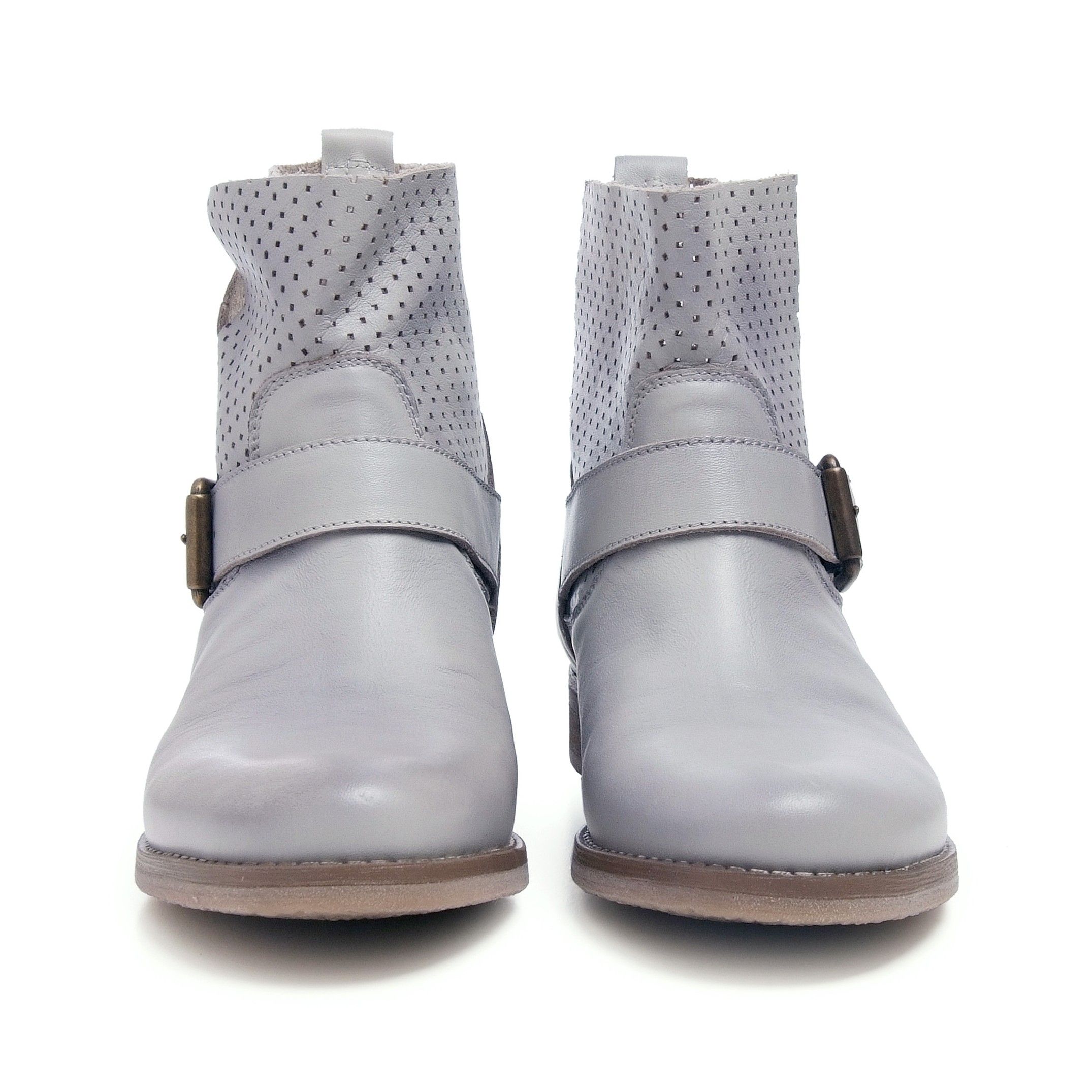 Leather bootie with metal buckle on the side . Upper: leather. Inner and insole made of natural leather. Insole: leather. Heel: 2,5 cm. Sole: Non-skid rubber. MADE IN SPAIN.