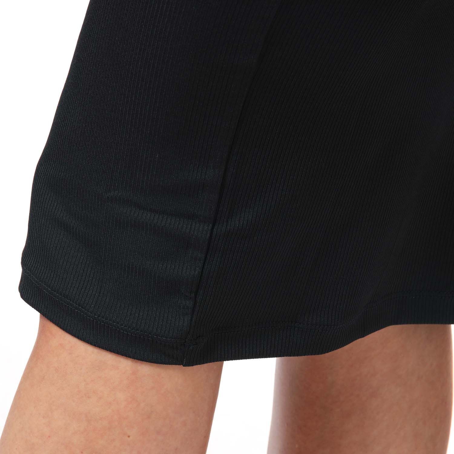 Womens Vero Moda Jill Jersey Tube Skirt in black.- High elasticated waist.- Pull-on style.- Stretchy stylish.- Slim fit.- 93% Polyester  7% Elastane. - Ref: 10262345