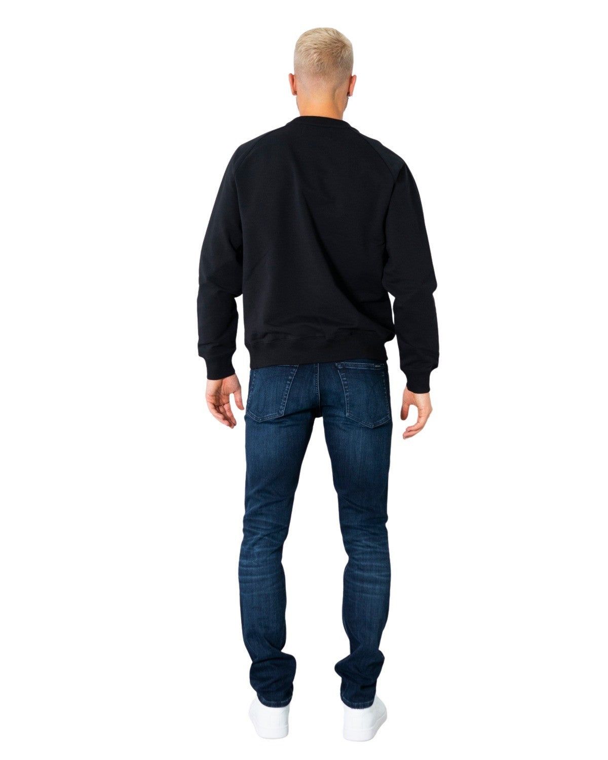 Brand: Calvin Klein Jeans Gender: Men Type: Sweatshirts Season: Fall/Winter  PRODUCT DETAIL • Color: black • Sleeves: long • Neckline: round neck  COMPOSITION AND MATERIAL • Composition: -95% cotton -5% elastane  •  Washing: machine wash at 30° -95% Cotton -5% Elastane