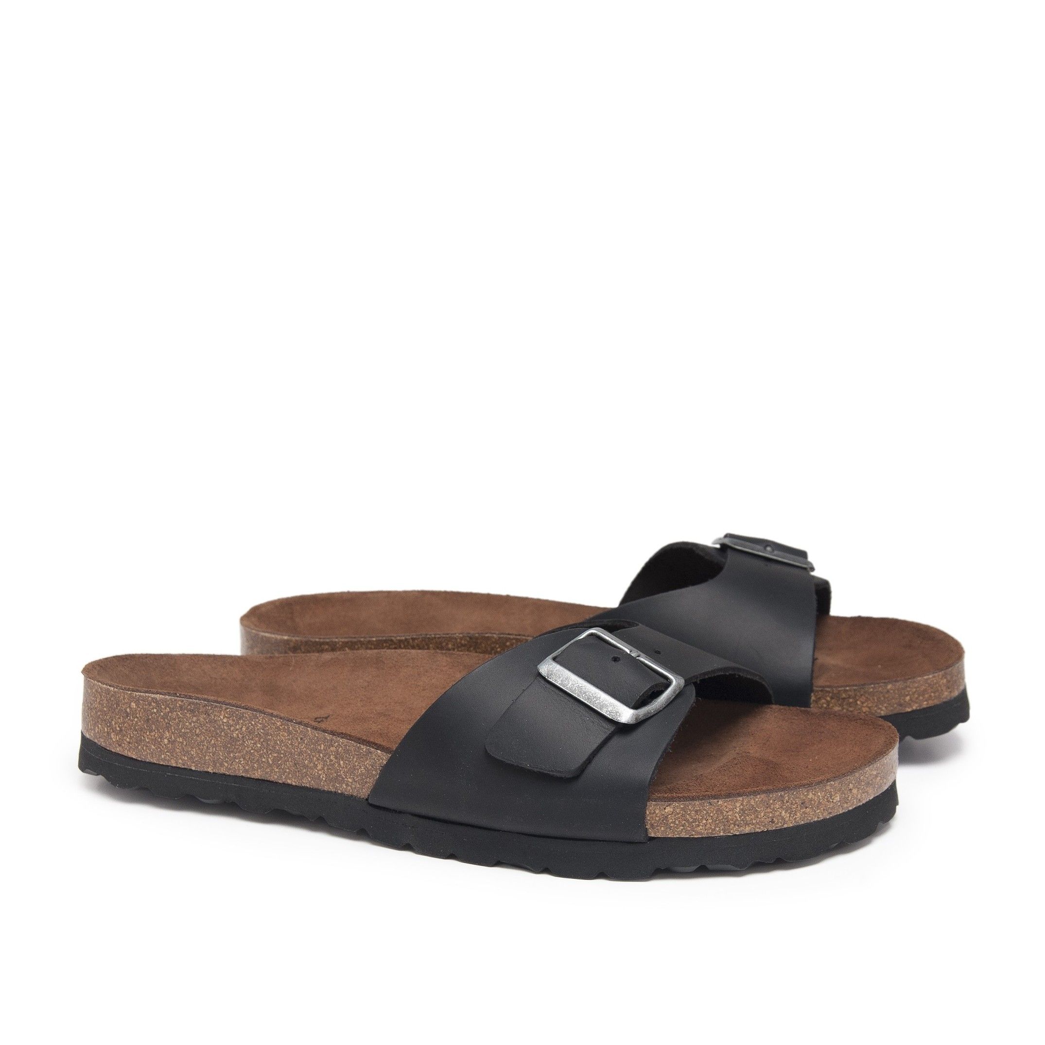 Bio leather sandals with metal buckle. Adjustable metal buckle. Exterior and interior made of leather. Sole: EVA. This product is manufactured in Spain.