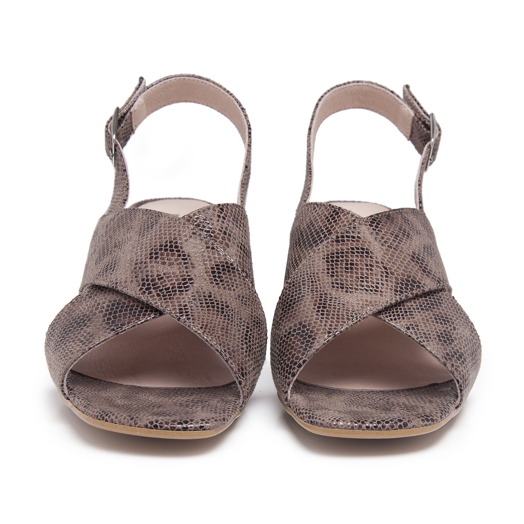 Leather sandals with straps and half-height heel. Adjustable closure with metal buckle. Upper made of synthetic. Inner made of leather. Insole made of leather. Heel: 5.5 cm. Sole: Cuerolite. This product is manufactured in Spain.