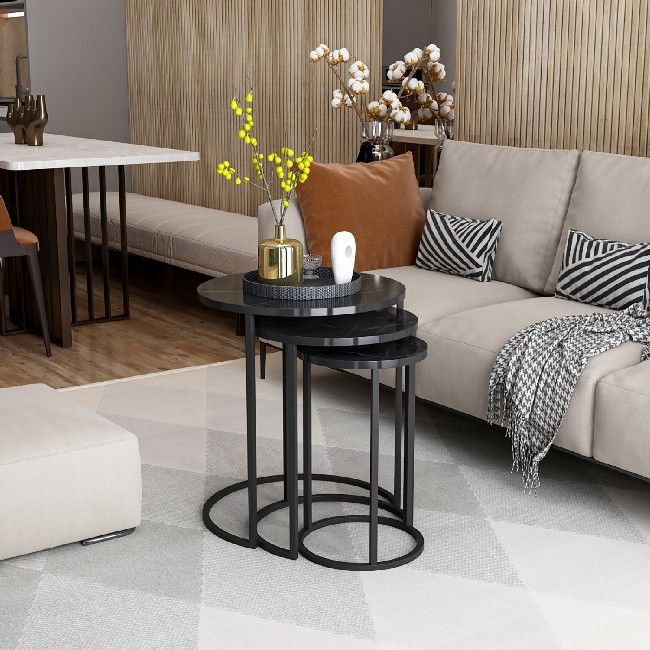 This stylish and functional coffee table is the perfect solution for furnishing the living area and keeping magazines and small items tidy. Easy-to-clean, easy-to-assemble kit included. Color: Black | Product Dimensions: W50xD50xH58 cm | Material: Melamine Chipboard | Product Weight: 9,5 Kg | Supported Weight: 20 Kg | Packaging Weight: W60,5xD58xH14,5 cm Kg | Number of Boxes: 1 | Packaging Dimensions: W60,5xD58xH14,5 cm.
