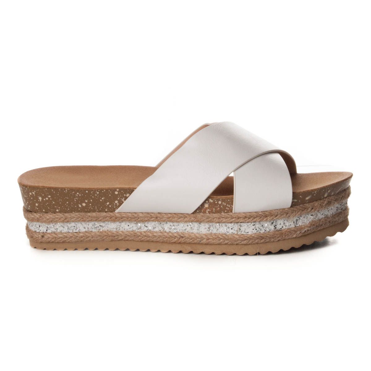 Wedge of esparto and cork, with two crossed strips. It is a very comfortable sandal for the measure of its wedge, and on its cork bio floor, and therefore it is ideal for any occasion. Light. The Sandals of Esparto are trend this summer, so you can not fail in your closet.