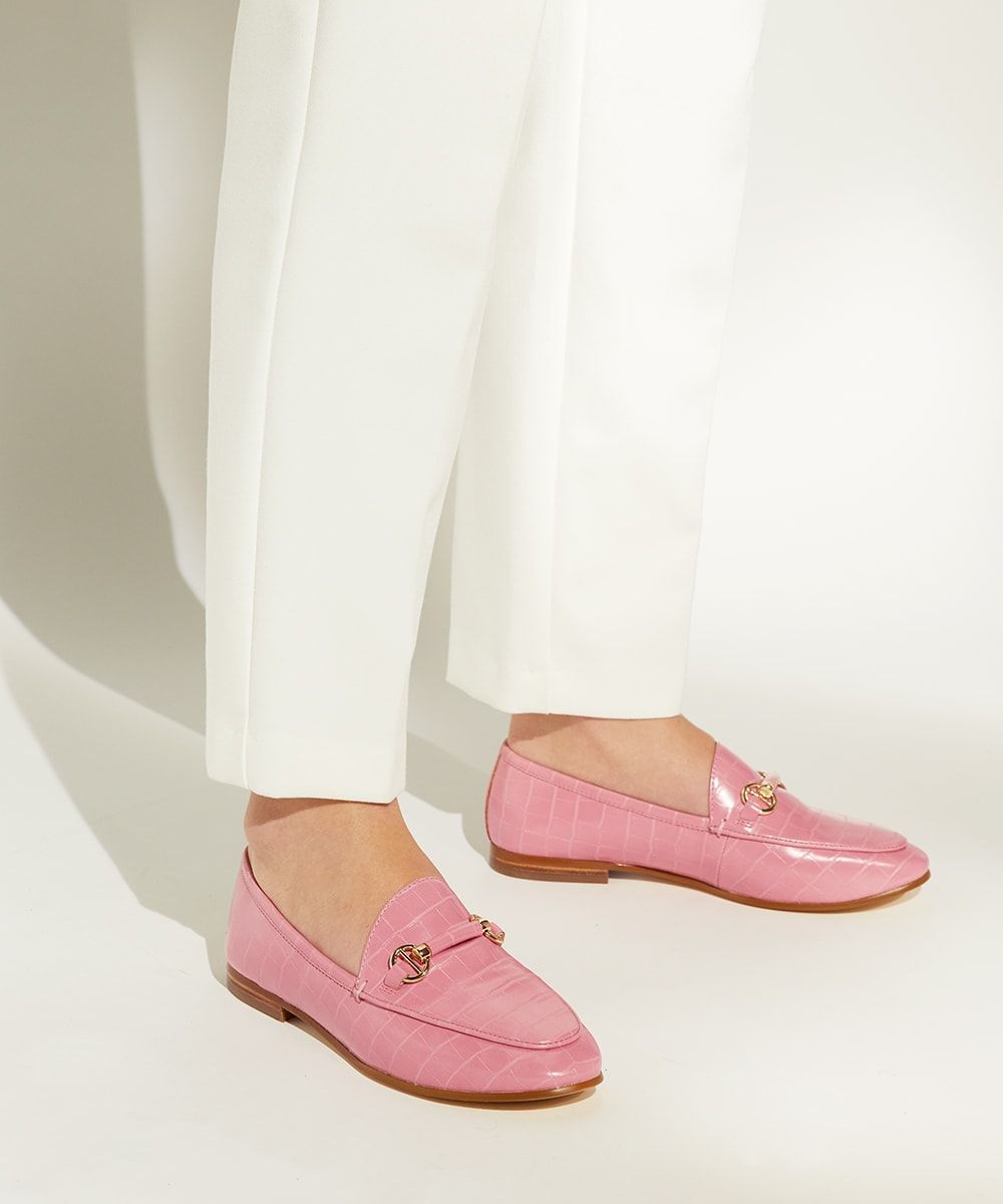 Elevate your everyday collection with this sleek and classic loafer. Showcasing a subtle apron stitch round toe, it's ideal for the office. The sophisticated design is complete with a snaffle accent.