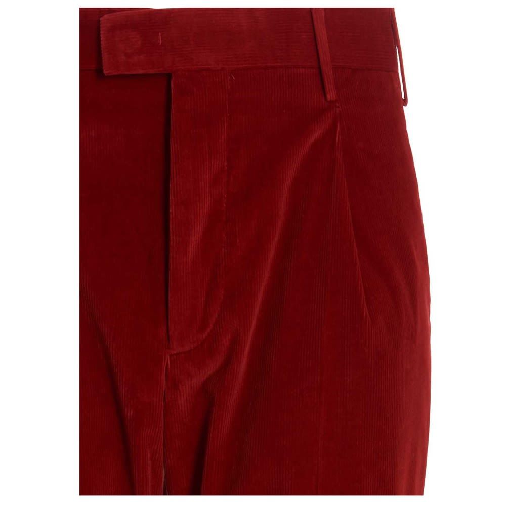 ‘Flicker’ pants in 340 GR velvet with thin stripes, pin tucks, 7 cm turn-up hem and zip, hook and button fastening.