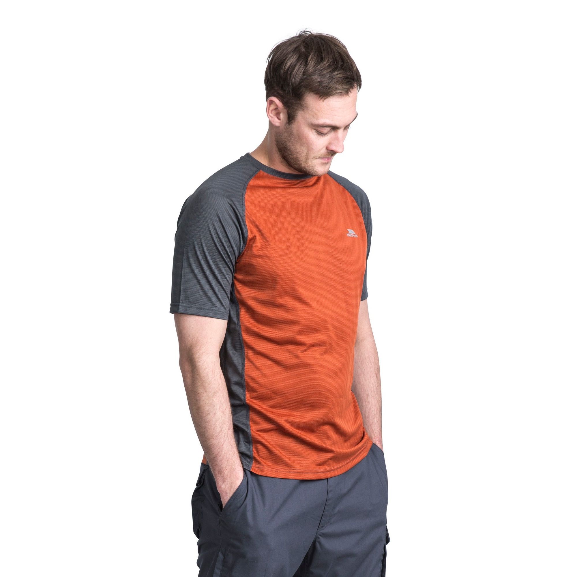 Coverstitch. Contrast binding at inner back neck. Contrast side panels. Quick dry. 75% Polyester, 25% Bamboo. 90gsm. Trespass Mens Chest Sizing (approx): S - 35-37in/89-94cm, M - 38-40in/96.5-101.5cm, L - 41-43in/104-109cm, XL - 44-46in/111.5-117cm, XXL - 46-48in/117-122cm, 3XL - 48-50in/122-127cm.