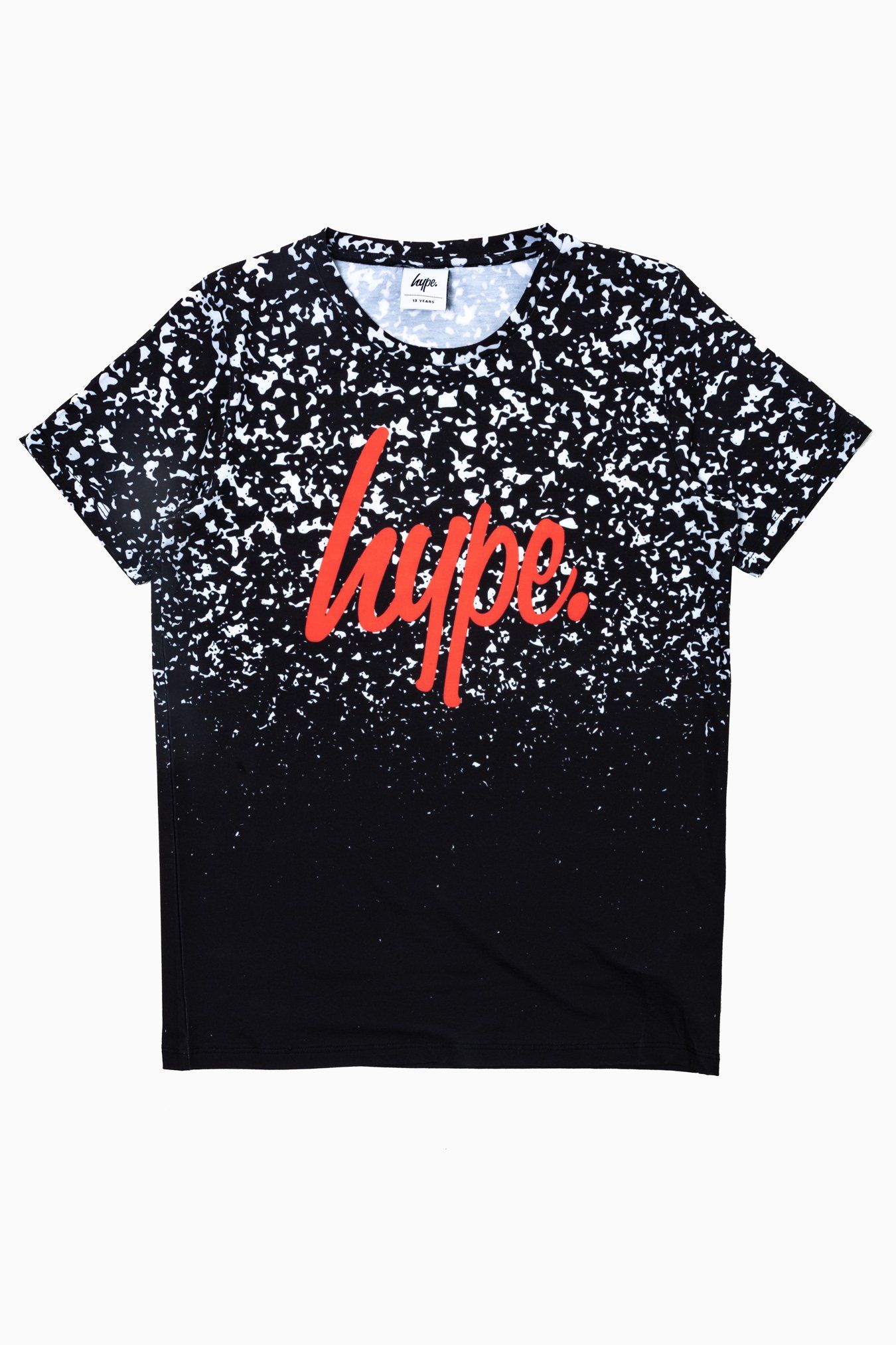 The HYPE. speckle fade kids t-shirt features a monochrome colour palette with a red injection. Featuring a crew neck line, short sleeves and the iconic HYPE. script logo across the front in a contrasting red in our iconic fade with a speckle overlay print. For a casual look, wear with a pair of sweat joggers, or if you're after a smarter look, a pair of skinny fit denim jeans and box fresh kicks. Machine wash at 30 degrees.