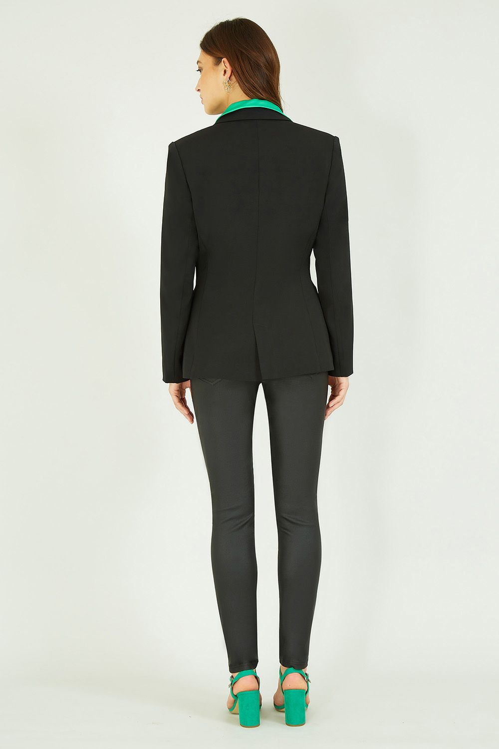 Step out in style with this lush Yumi Black Blazer With Button Details. Perfect for all occasions, this wardrobe essential comes in timeless black, with six breast buttons and a tailored fit. The contrast stripe lining add a luxurious twist to this piece. Layer over a bodysuit and jeans and match with strappy heels for a super cute smart casual look.