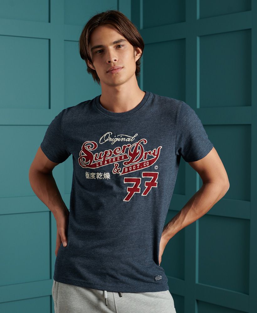 A timeless tee this season, the Re-worked Classic Applique T-Shirt, featuring a re-worked Vintage Superdry graphic on the chest. Will look great paired with cargo trousers to complete the look.Slim fit – designed to fit closer to the body for a more tailored lookShort sleevesClassic crew necklineApplique Superdry graphicSignature logo patch