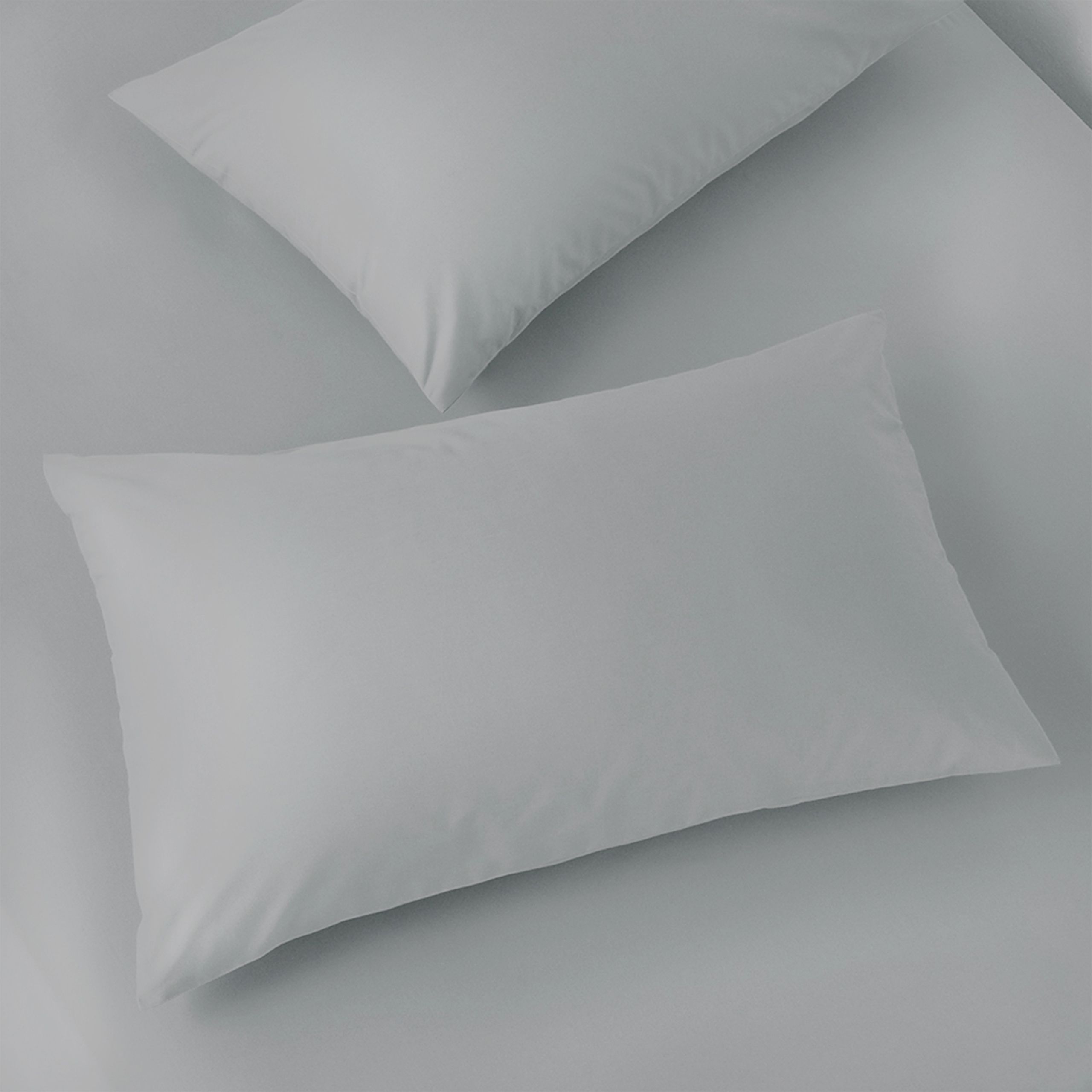 Featuring a luxurious 200-thread count bamboo blend. Complete with an envelope closure. Made of a Cotton/Bamboo blend with a 200 thread count, making this pillowcase set ultra-soft to the touch. Includes two housewife pillowcases measuring 50 x 75cm (20